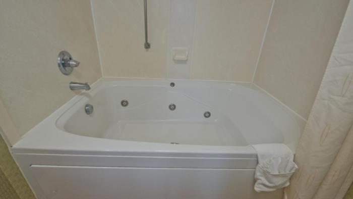 Russell Inn and Suites photo 13