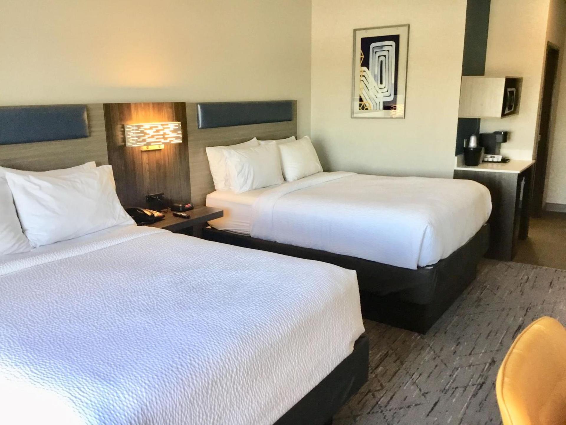 Holiday Inn Express Pratt by IHG photo 25