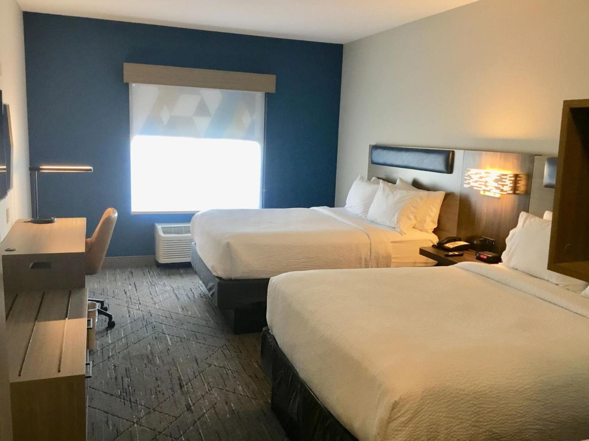 Holiday Inn Express Pratt by IHG photo 29