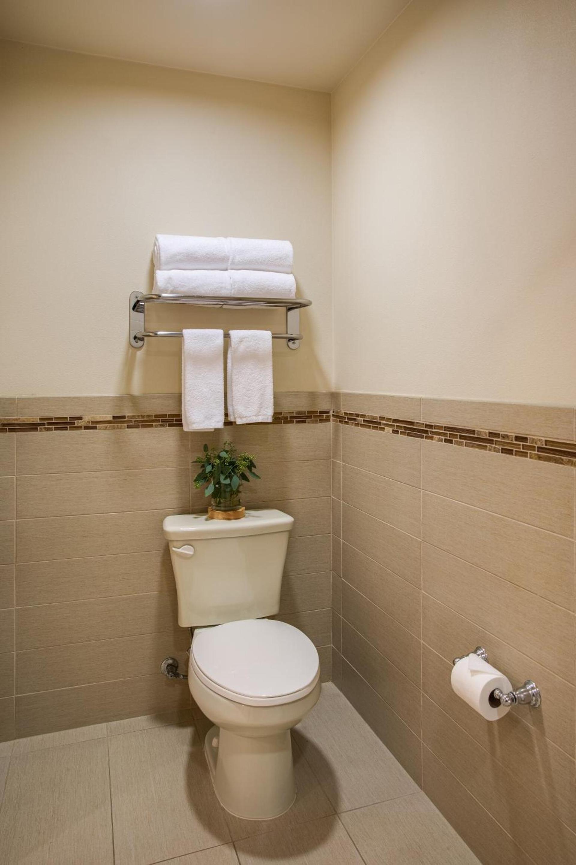 Ayres Hotel Fountain Valley - Huntington Beach photo 18