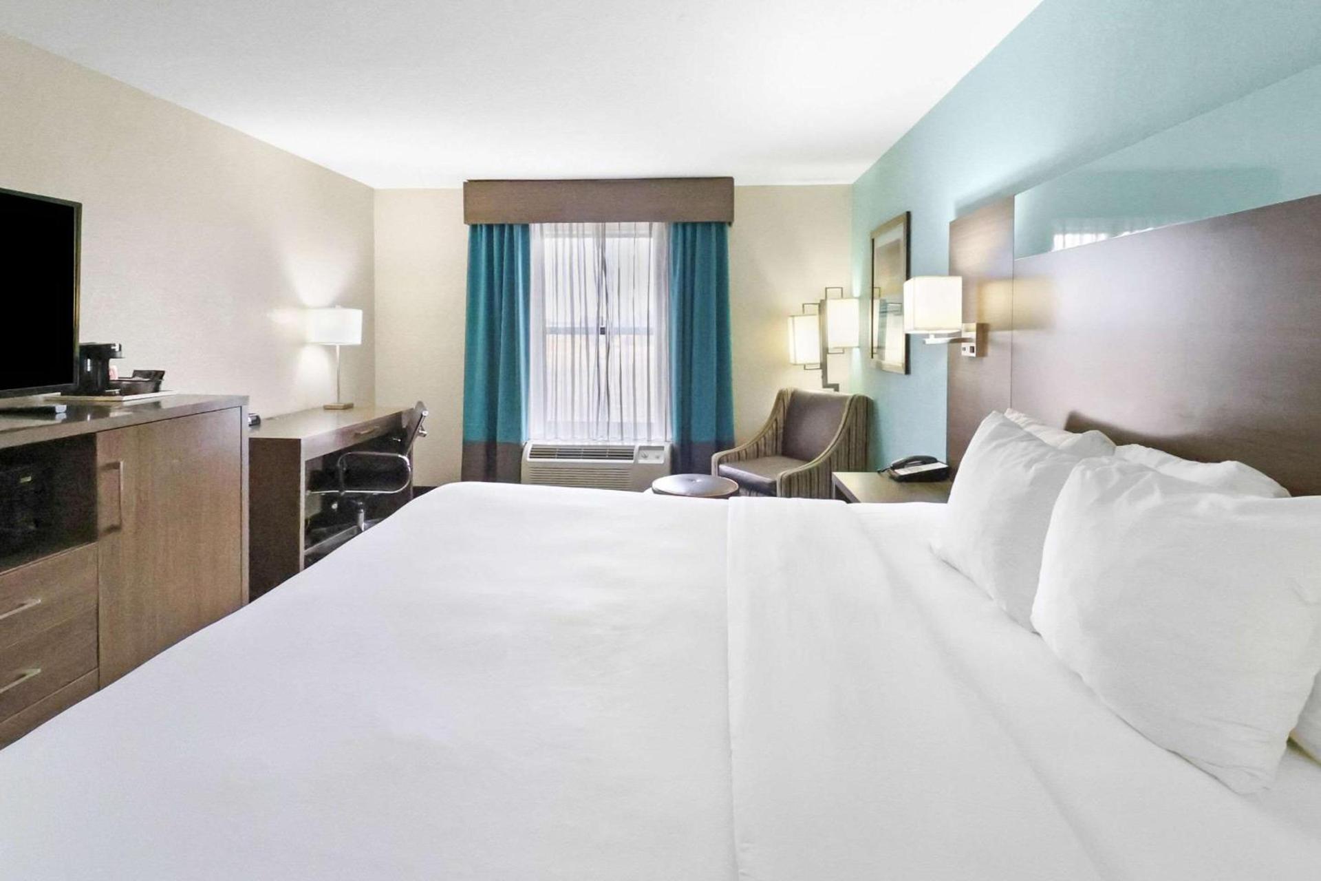 Comfort Inn Dunn near I-95 photo 5