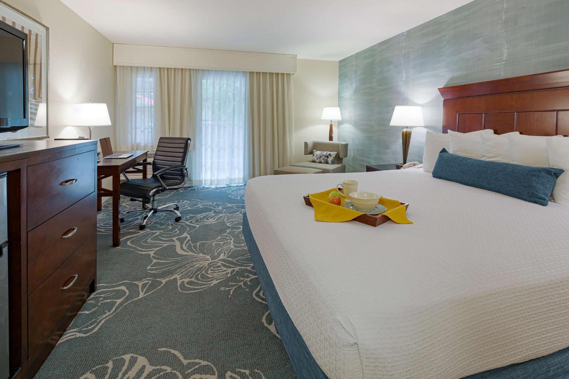 Best Western Plus Carpinteria Inn photo 79