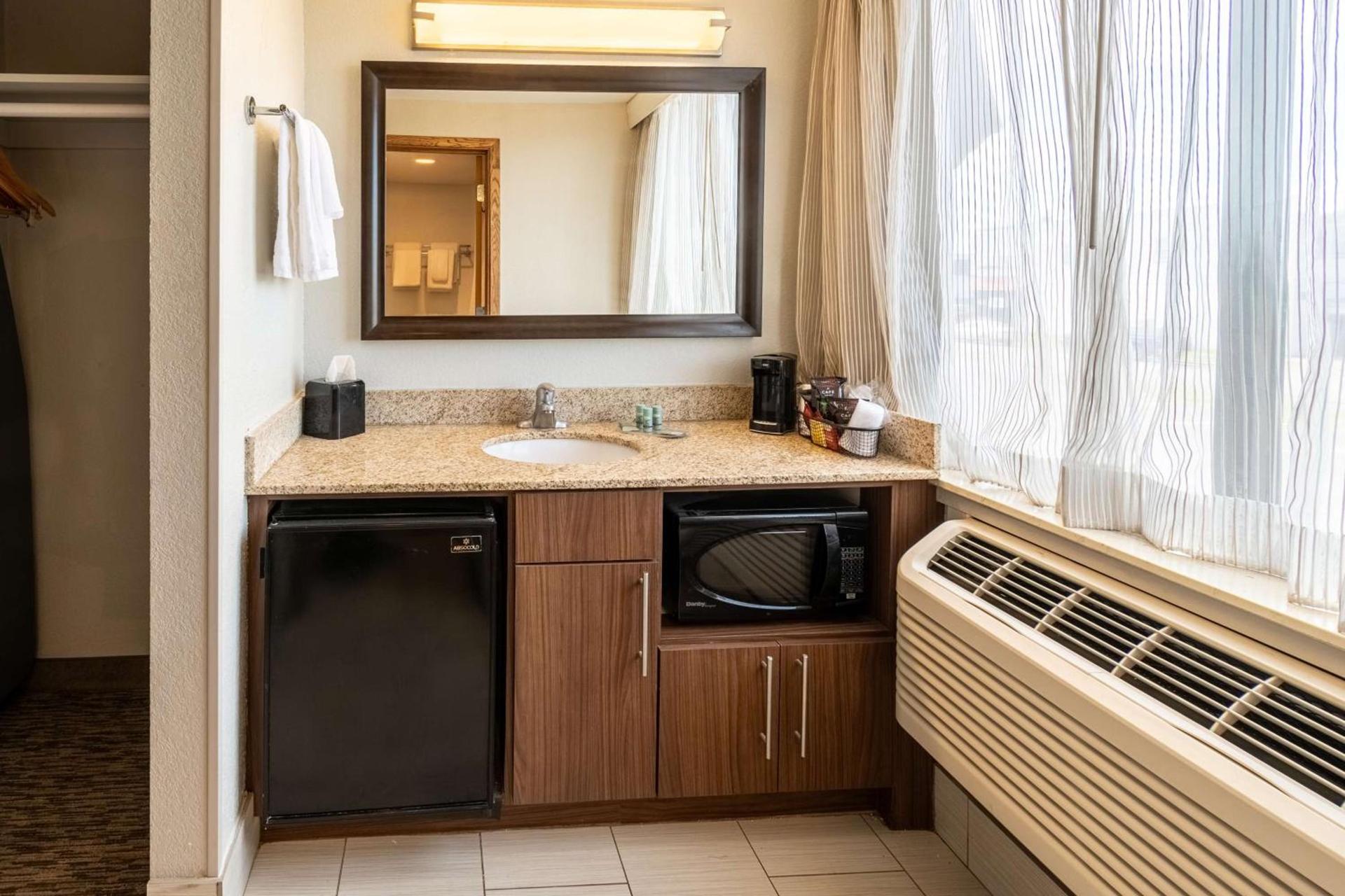 Best Western Bridgeview Hotel photo 37