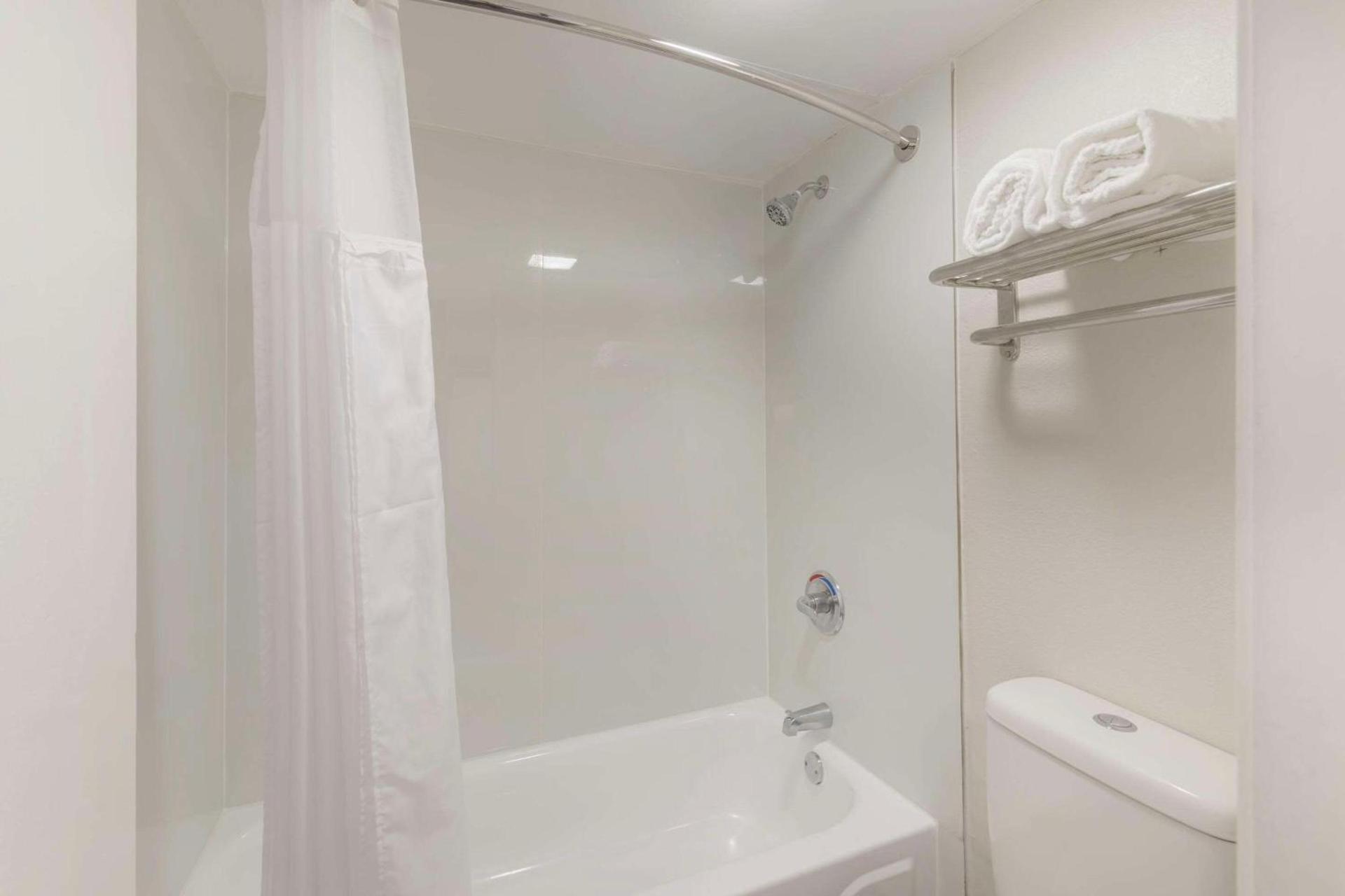 Quality Inn Memphis Downtown photo 14