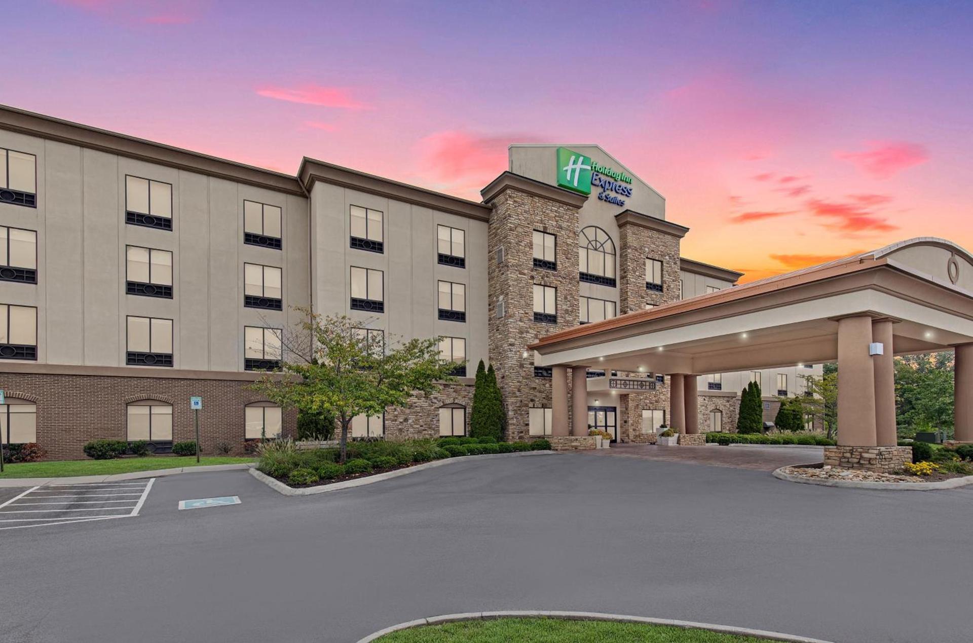 Holiday Inn Express & Suites - Cleveland Northwest by IHG — hotel in Cleveland