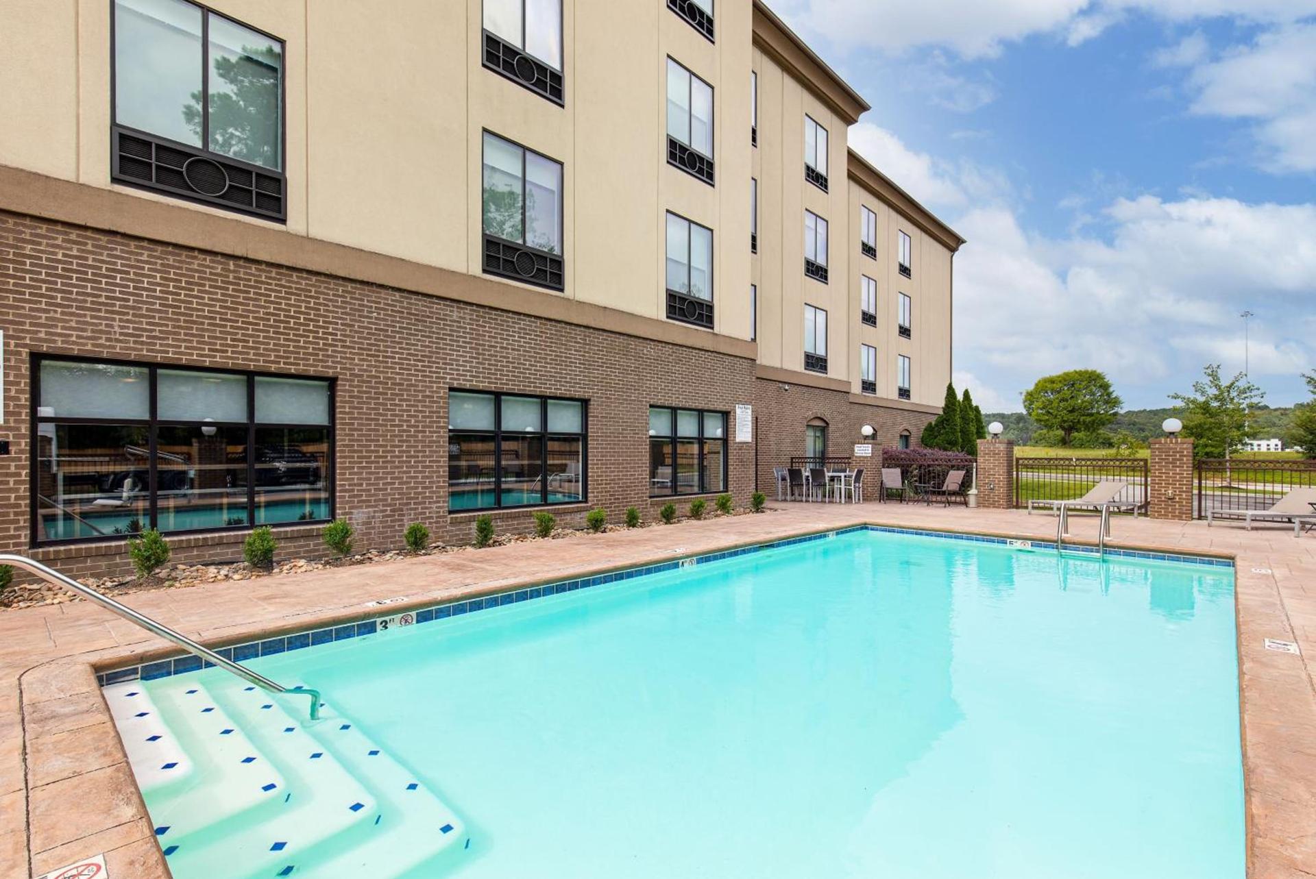 Holiday Inn Express & Suites - Cleveland Northwest by IHG photo 17