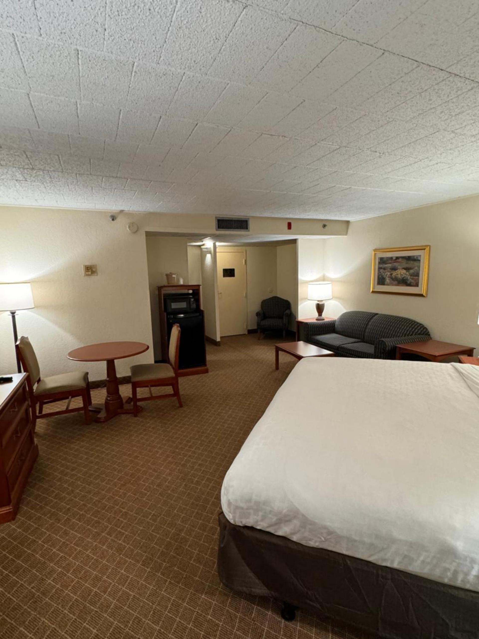Clarion Inn Frederick Event Center photo 14