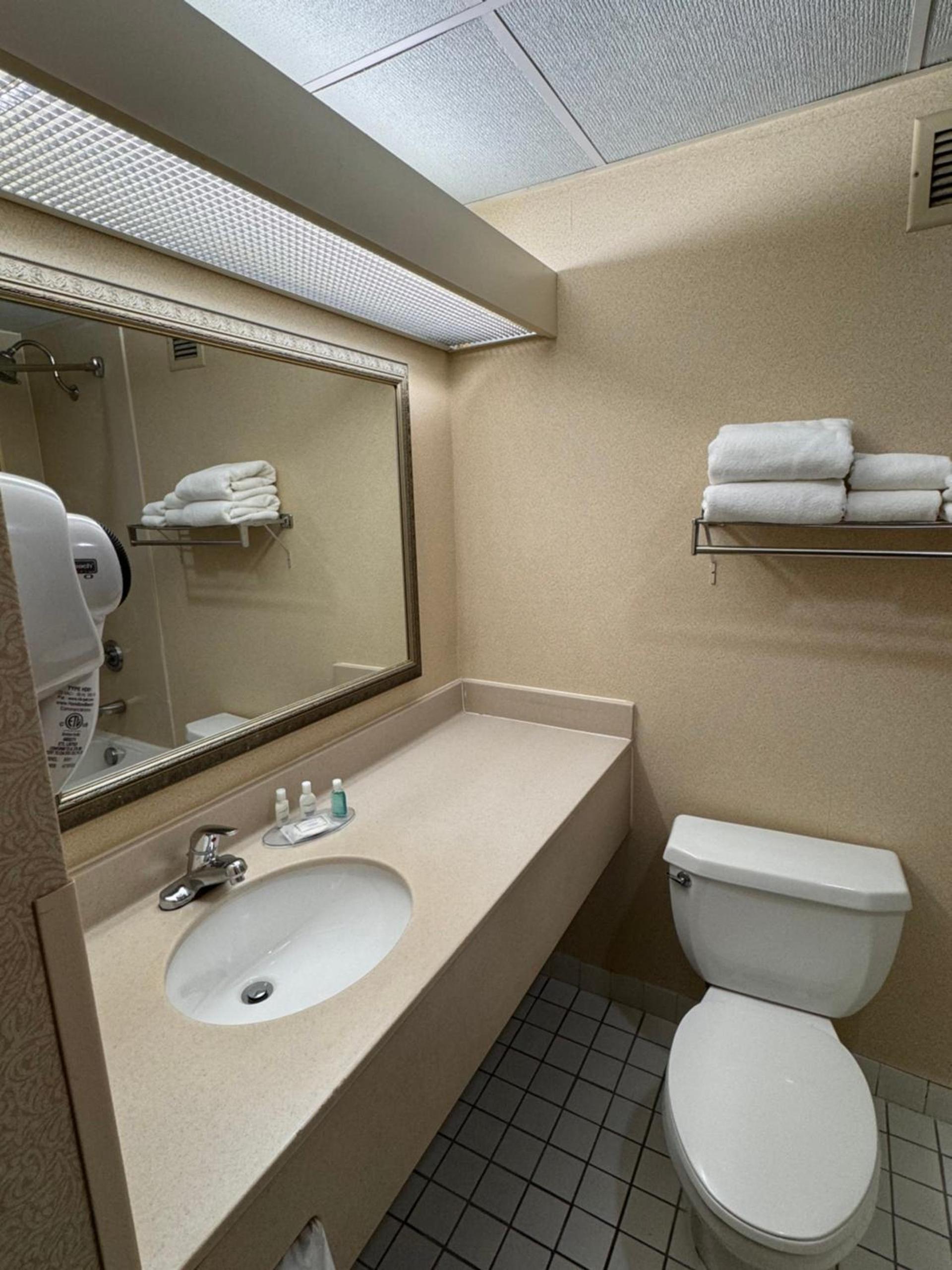 Clarion Inn Frederick Event Center photo 15