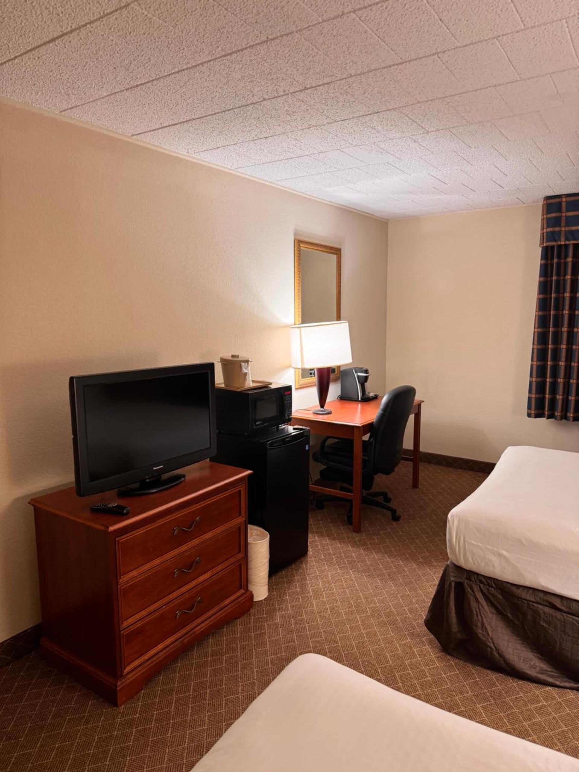 Clarion Inn Frederick Event Center photo 17