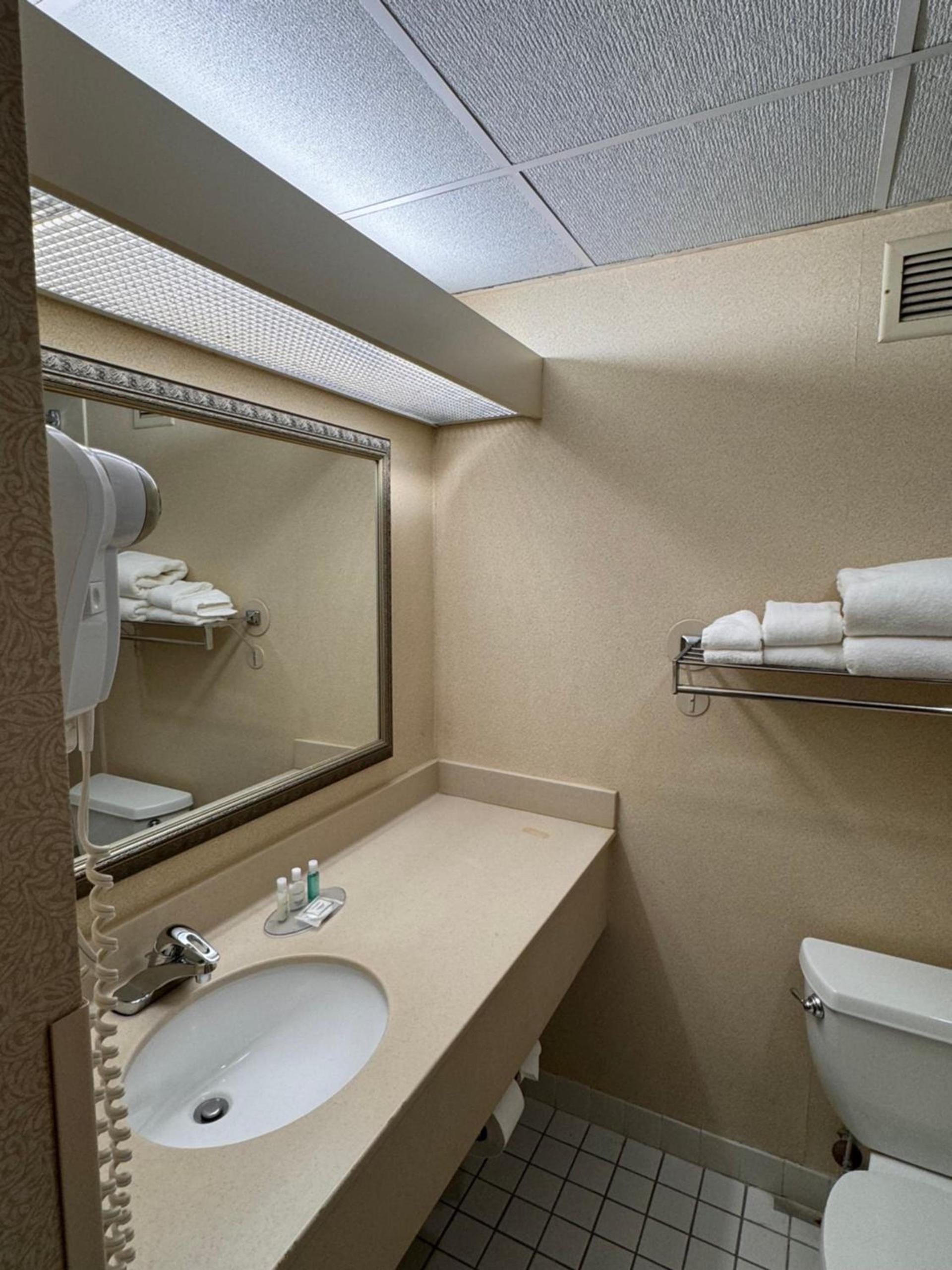 Clarion Inn Frederick Event Center photo 26