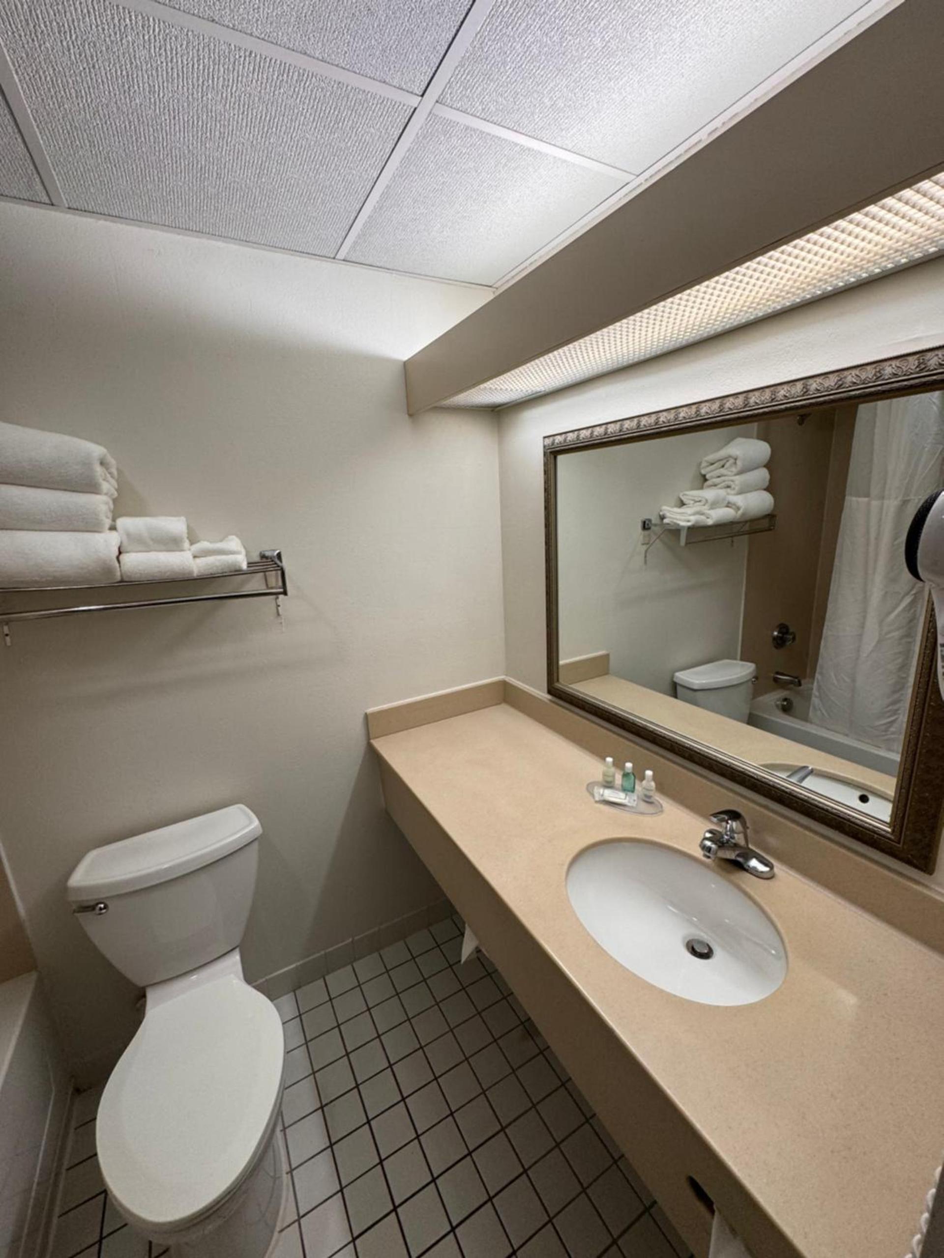 Clarion Inn Frederick Event Center photo 30