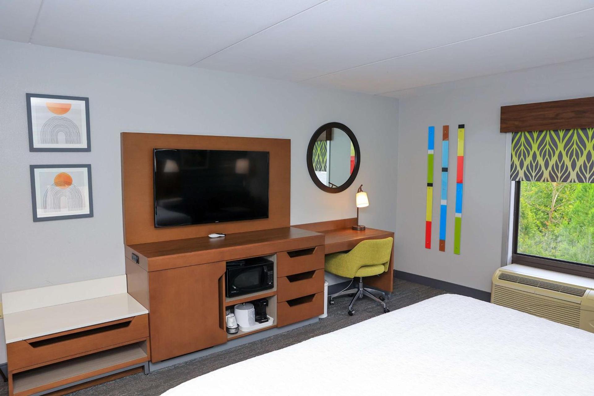 Hampton Inn Atlanta-Canton photo 11