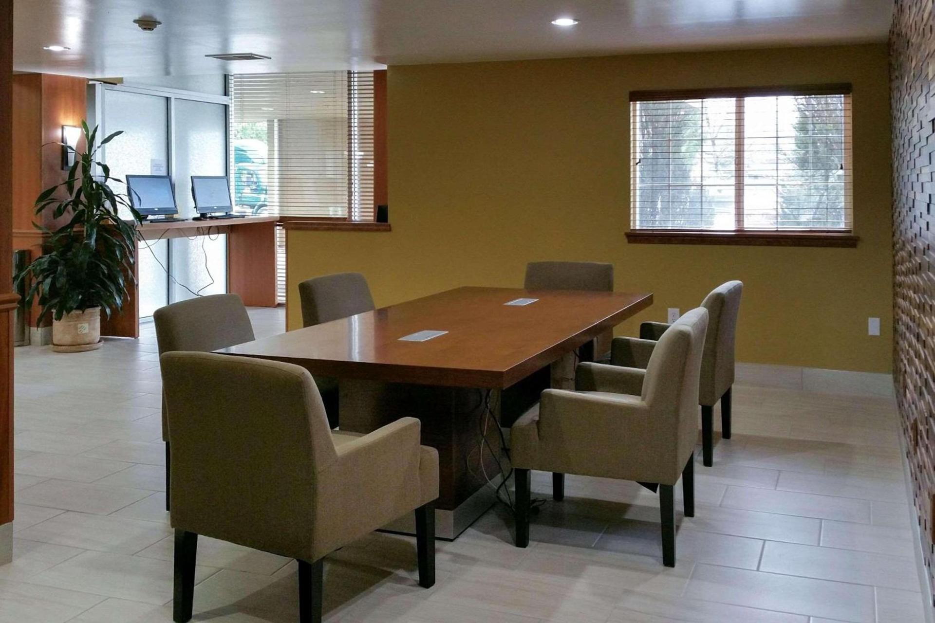 Country Inn & Suites by Radisson, Delta Park North Portland photo 6