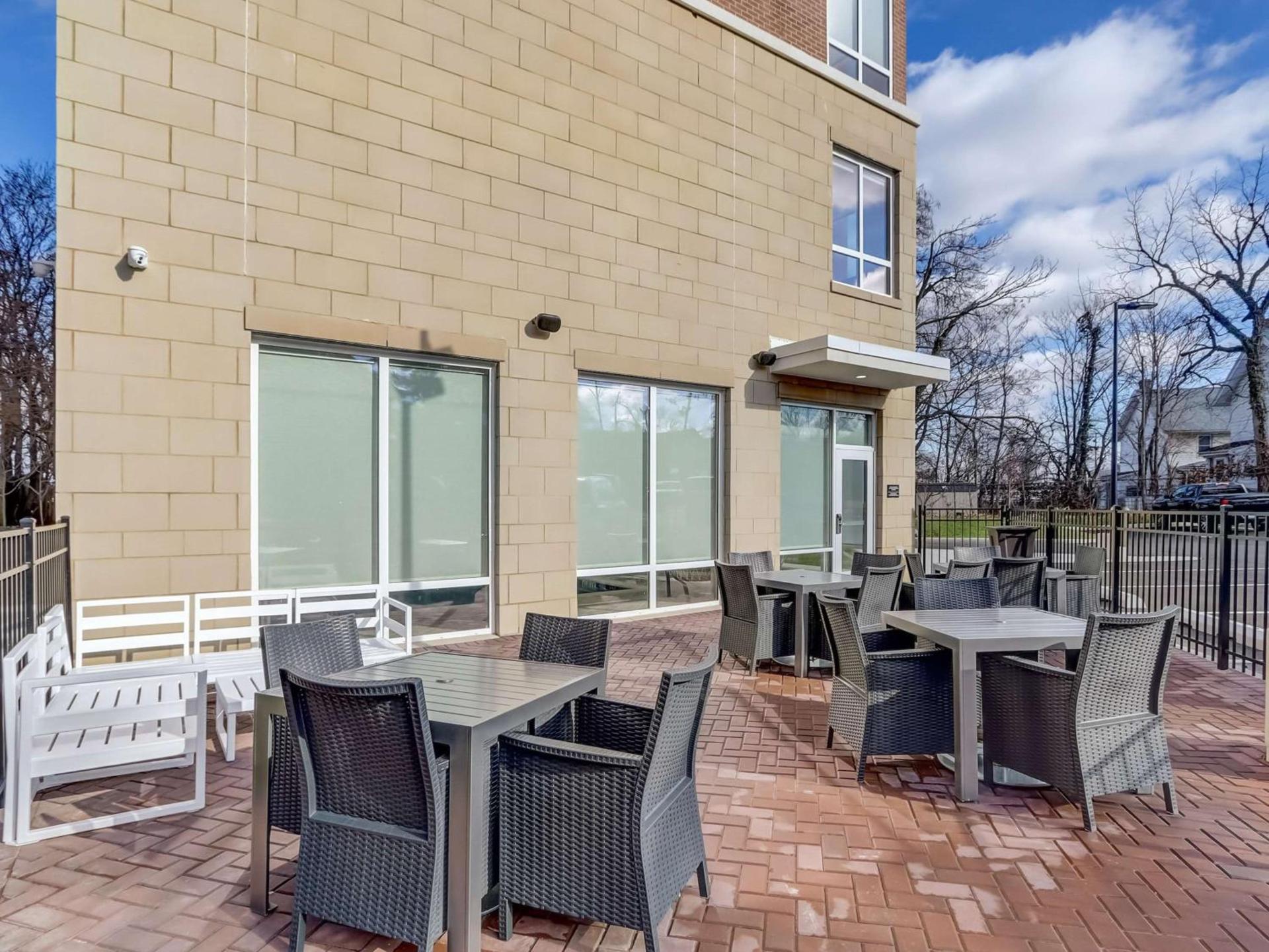 Hampton Inn & Suites Cincinnati Midtown Rookwood photo 2