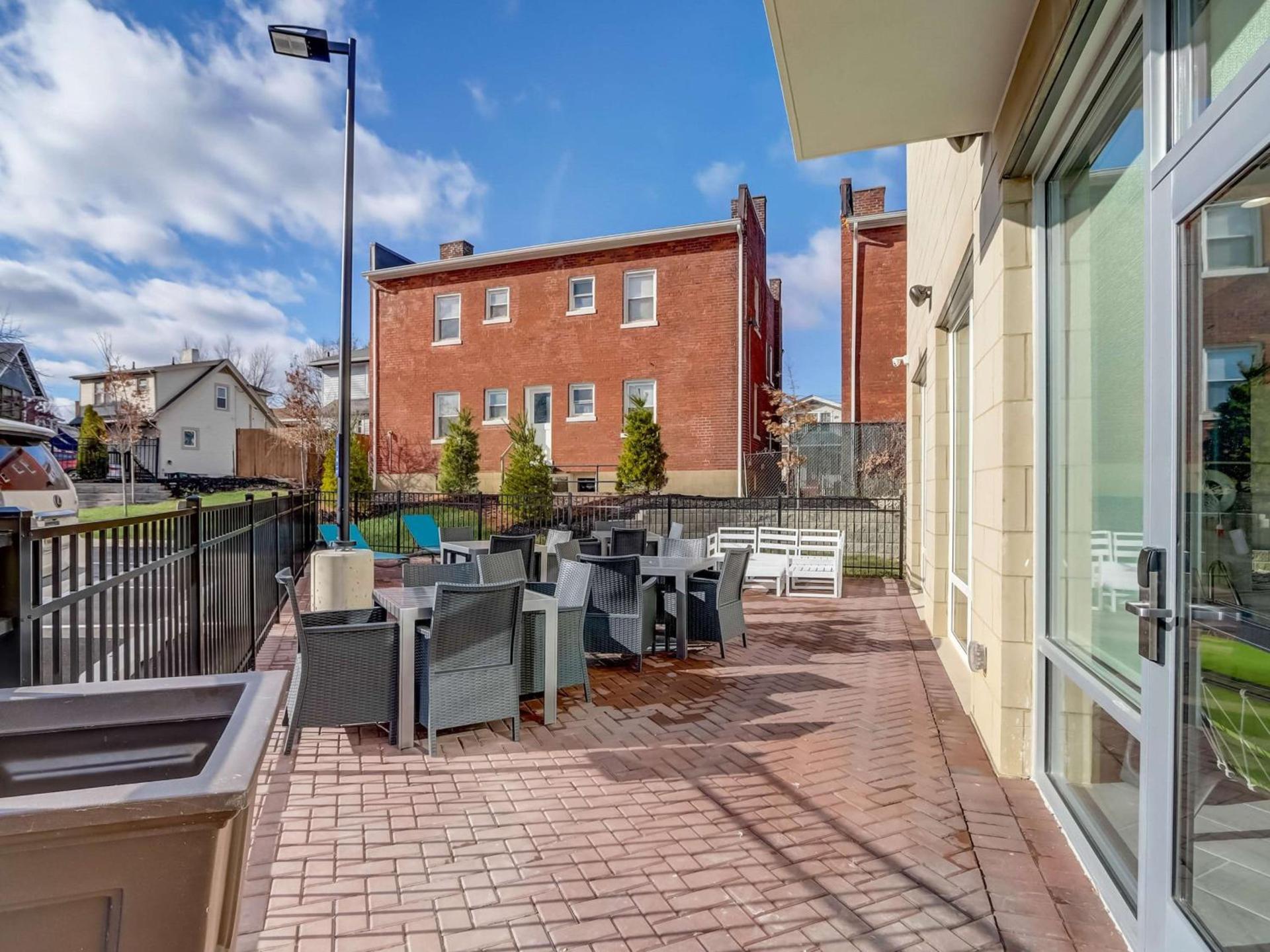 Hampton Inn & Suites Cincinnati Midtown Rookwood photo 3