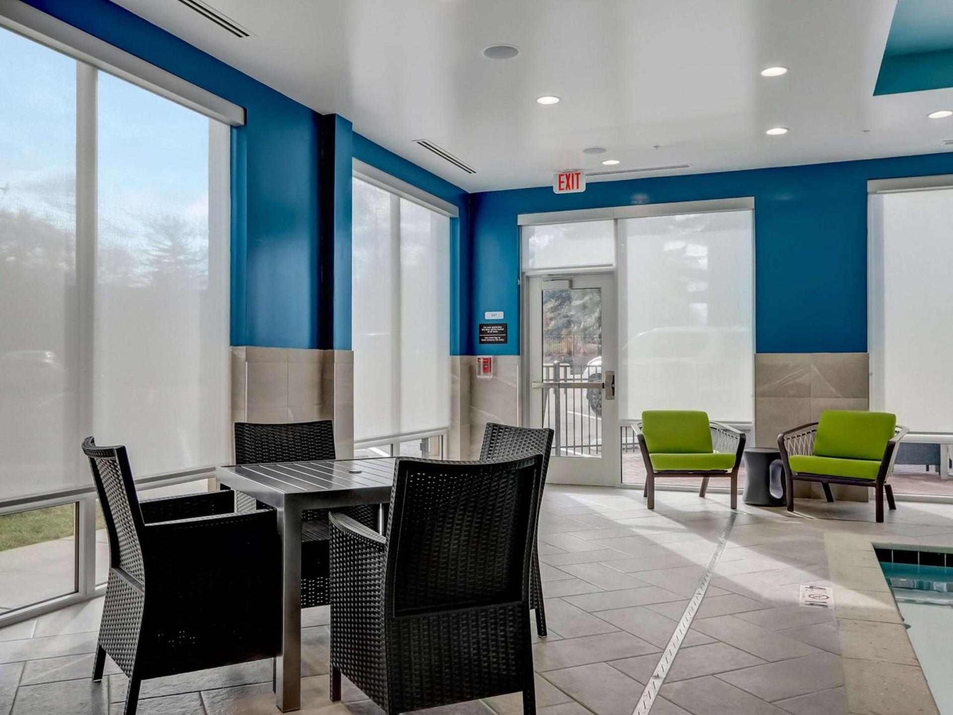 Hampton Inn & Suites Cincinnati Midtown Rookwood photo 9