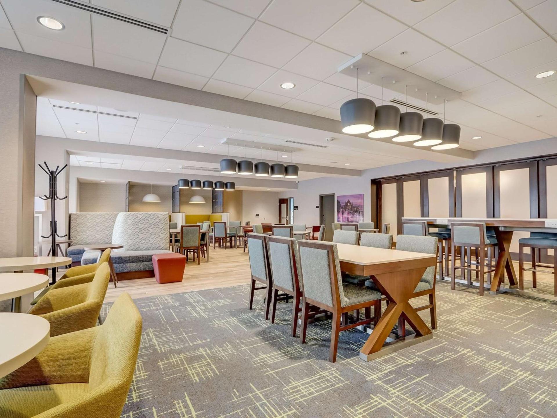 Hampton Inn & Suites Cincinnati Midtown Rookwood photo 14