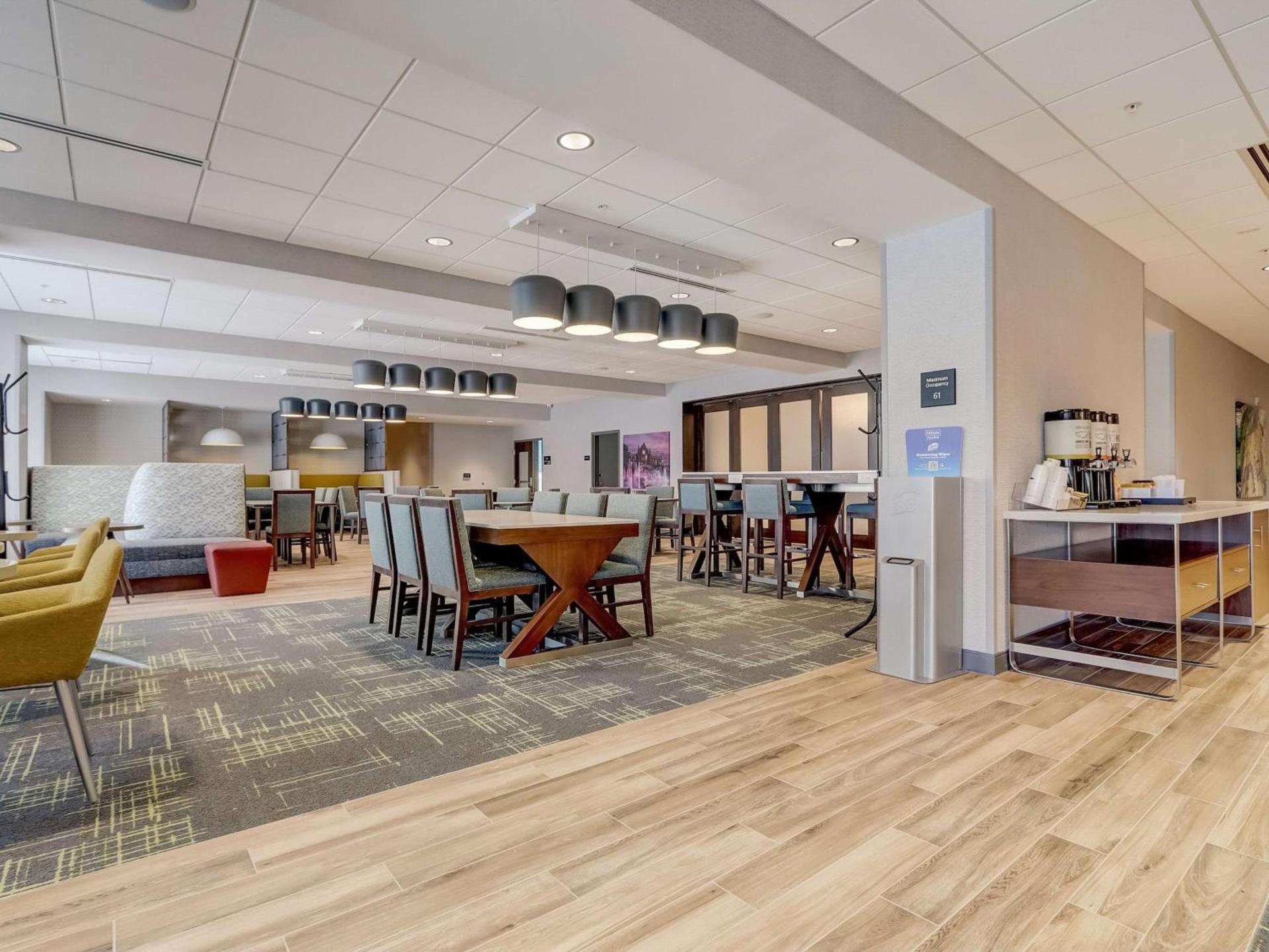 Hampton Inn & Suites Cincinnati Midtown Rookwood photo 16