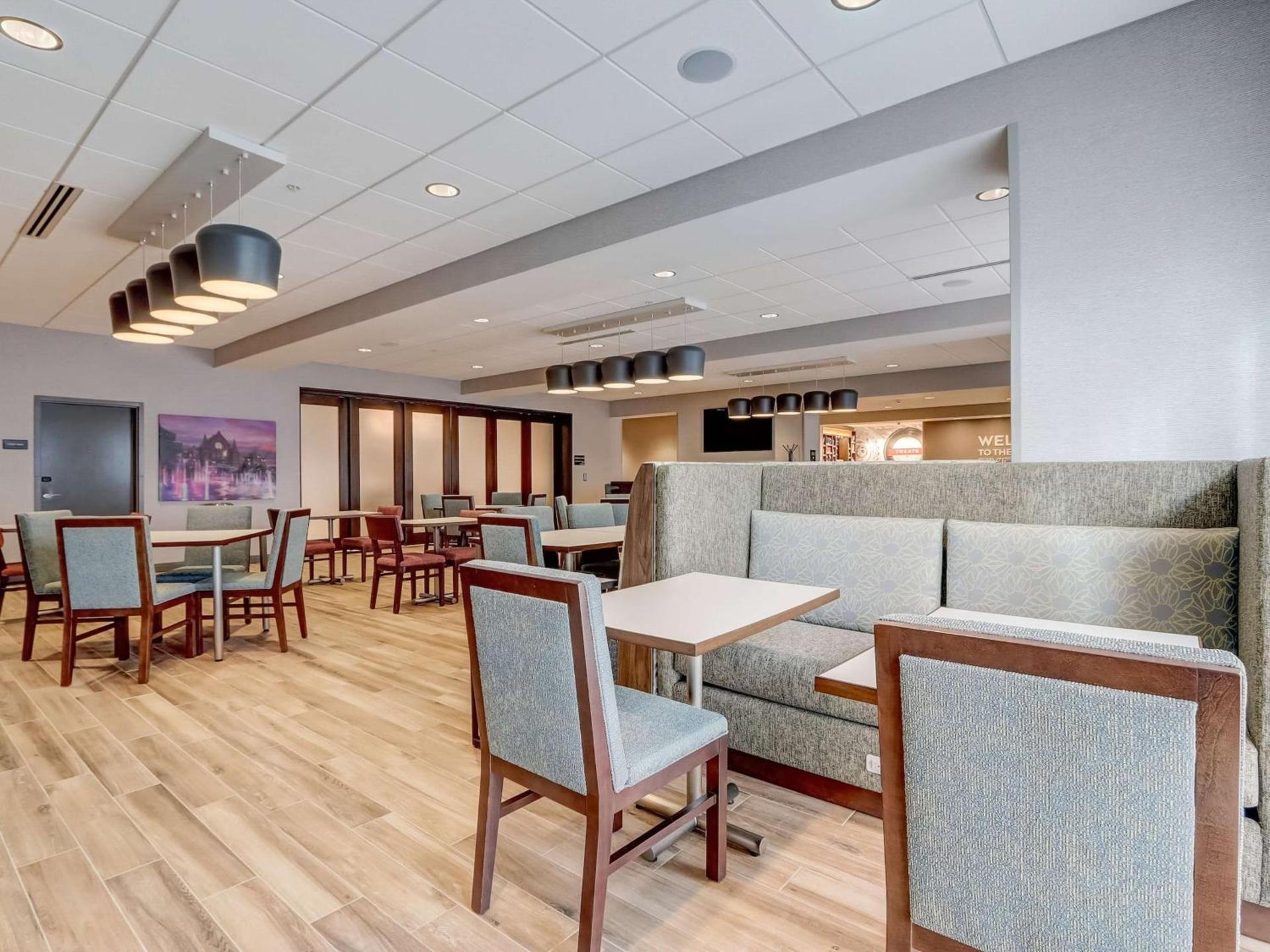 Hampton Inn & Suites Cincinnati Midtown Rookwood photo 17