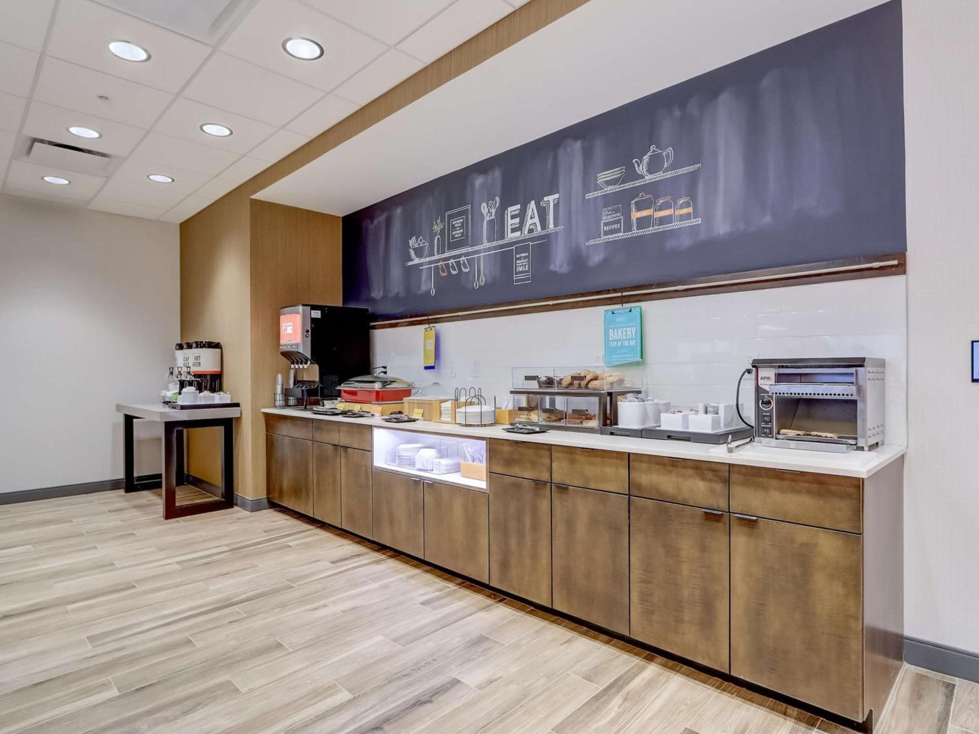 Hampton Inn & Suites Cincinnati Midtown Rookwood photo 20
