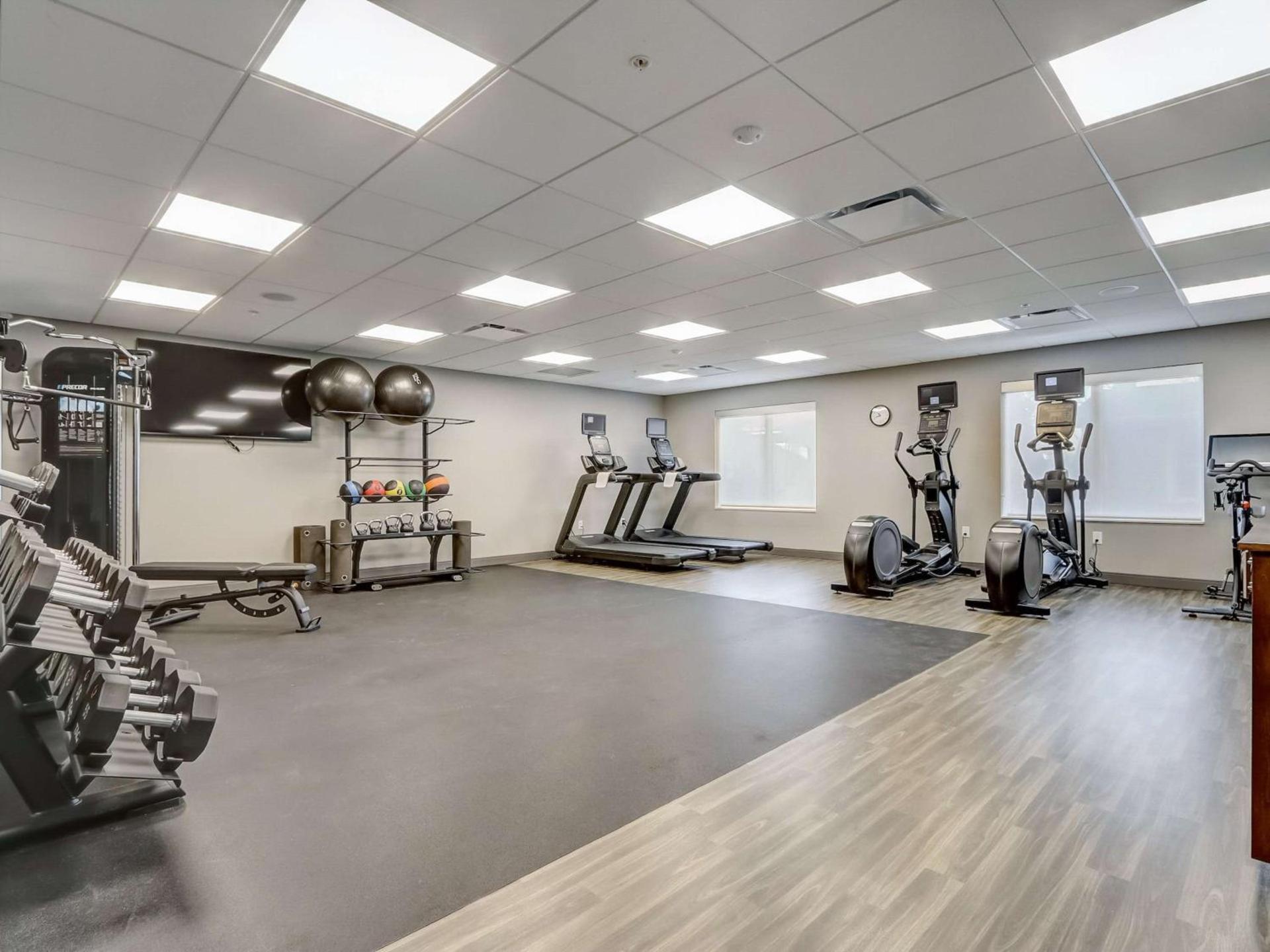 Hampton Inn & Suites Cincinnati Midtown Rookwood photo 23