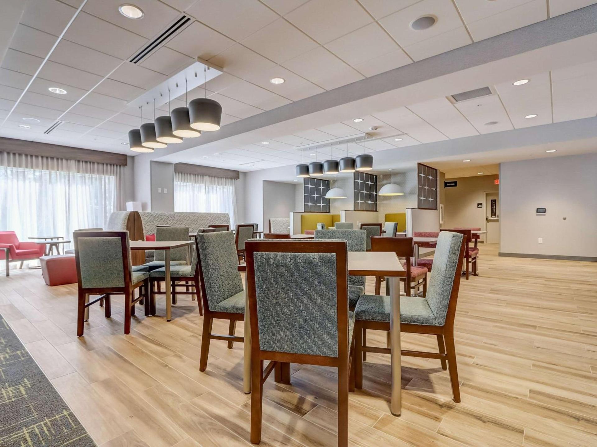 Hampton Inn & Suites Cincinnati Midtown Rookwood photo 21