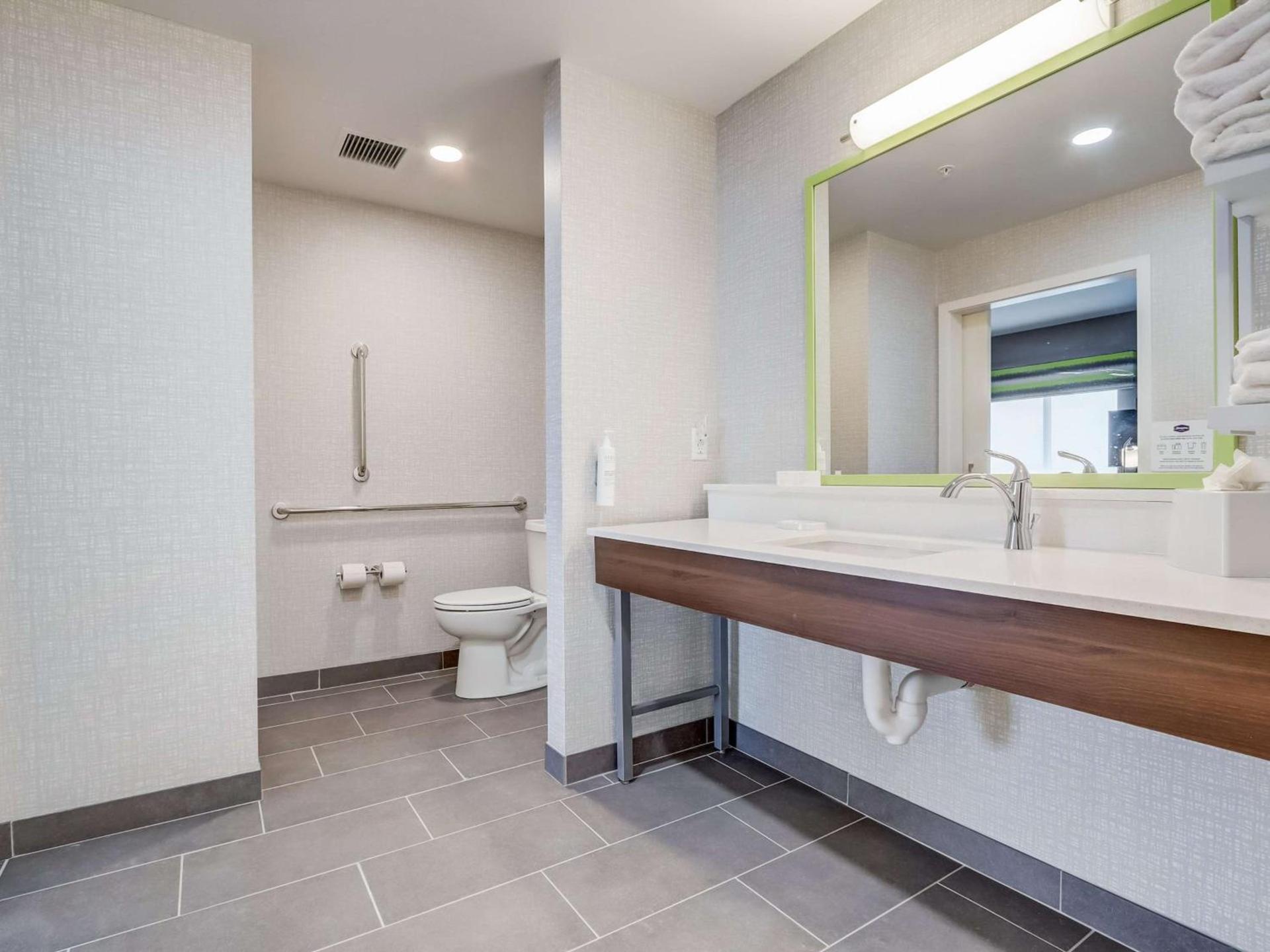 Hampton Inn & Suites Cincinnati Midtown Rookwood photo 26
