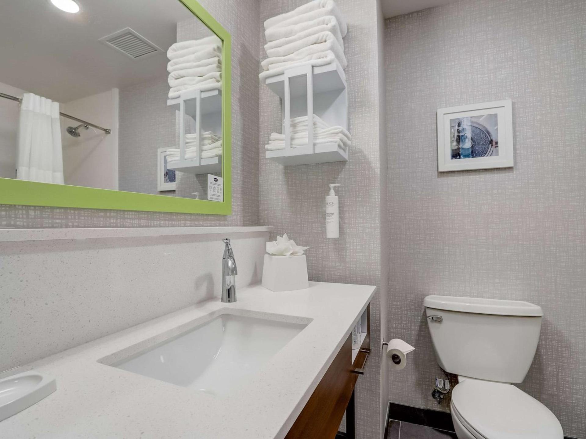 Hampton Inn & Suites Cincinnati Midtown Rookwood photo 25