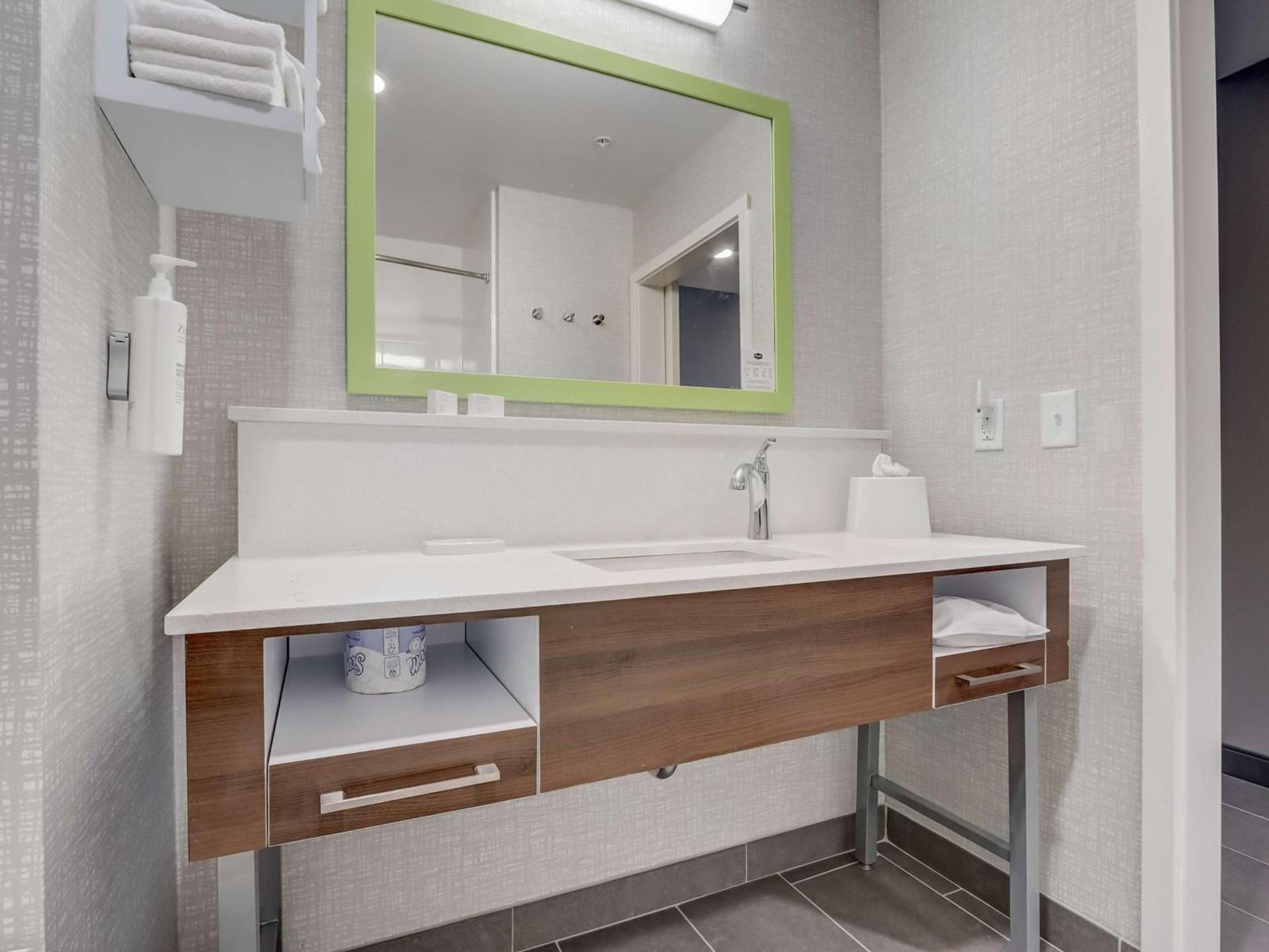 Hampton Inn & Suites Cincinnati Midtown Rookwood photo 29