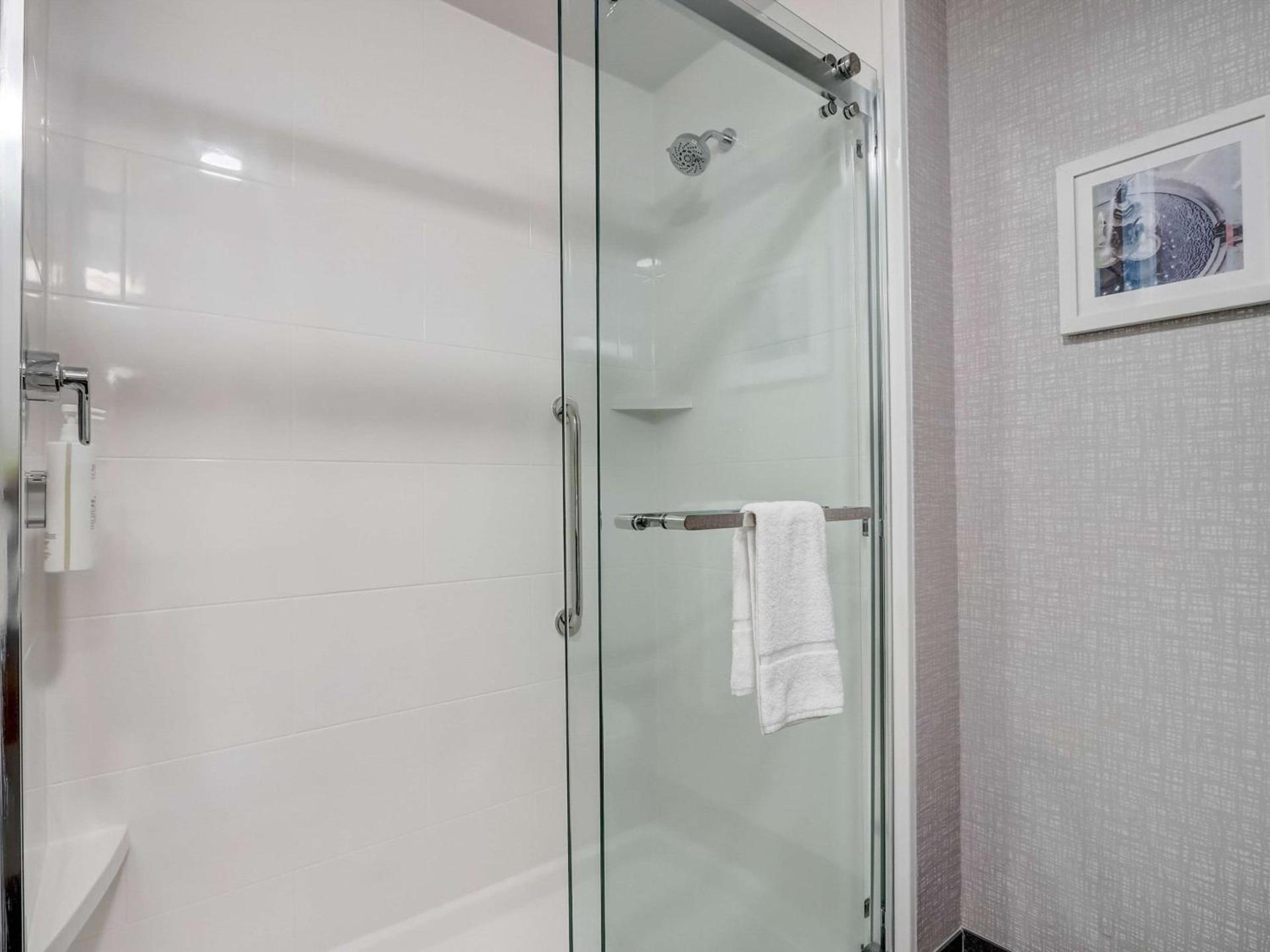 Hampton Inn & Suites Cincinnati Midtown Rookwood photo 31