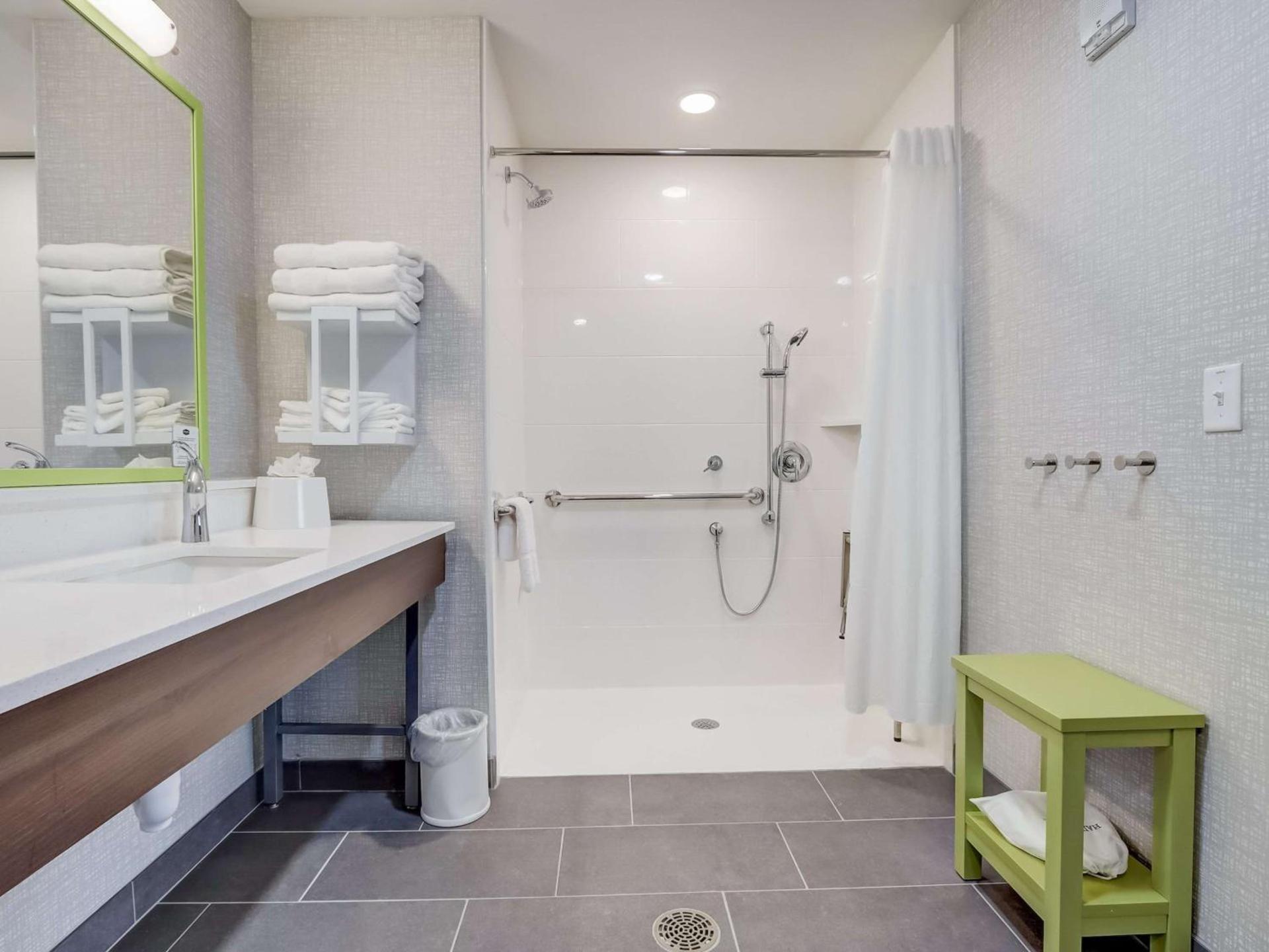 Hampton Inn & Suites Cincinnati Midtown Rookwood photo 35