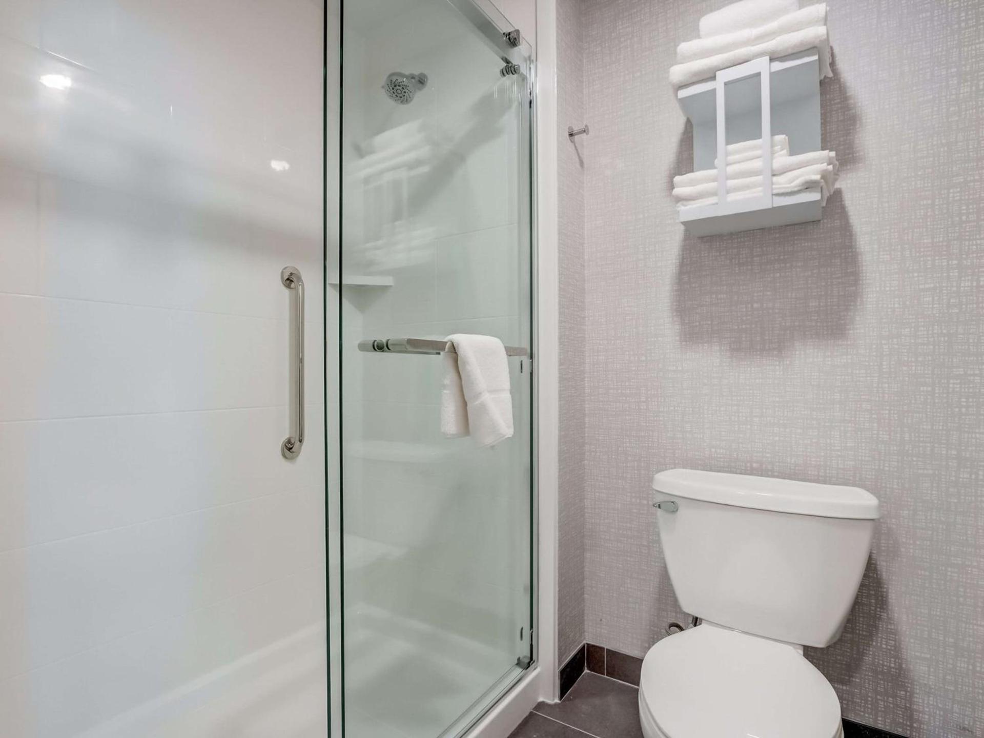 Hampton Inn & Suites Cincinnati Midtown Rookwood photo 40