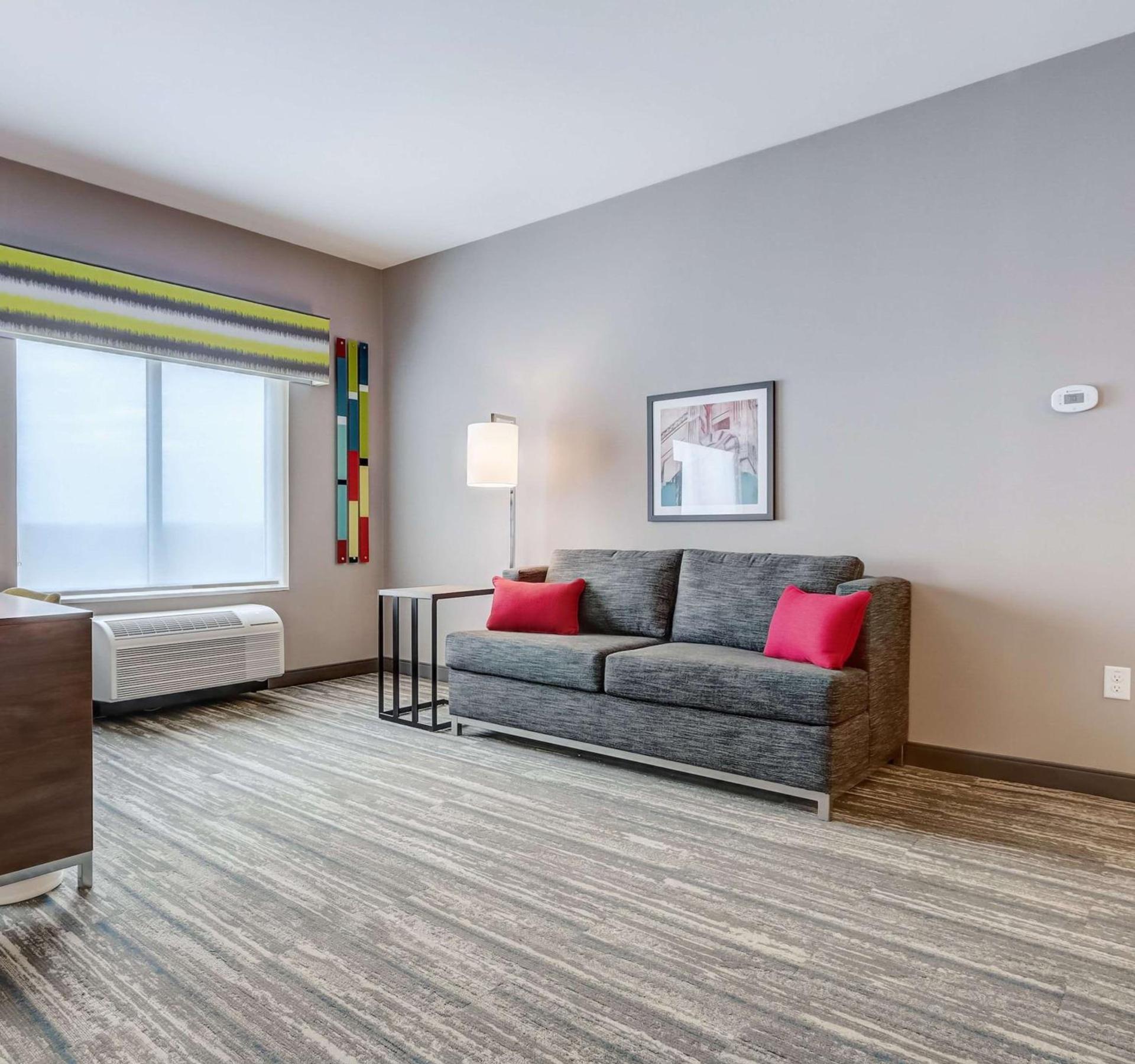Hampton Inn & Suites Cincinnati Midtown Rookwood photo 42