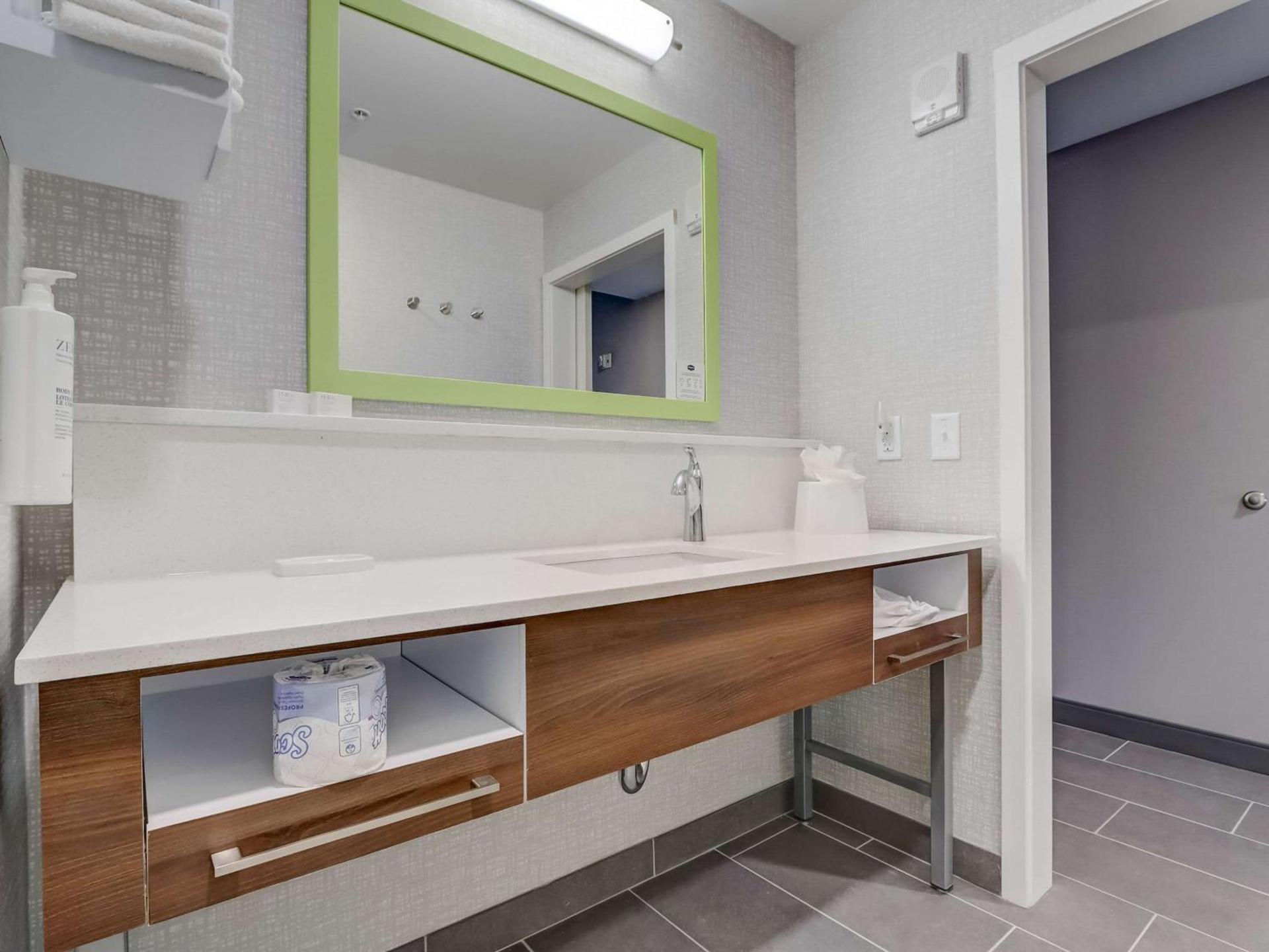 Hampton Inn & Suites Cincinnati Midtown Rookwood photo 55