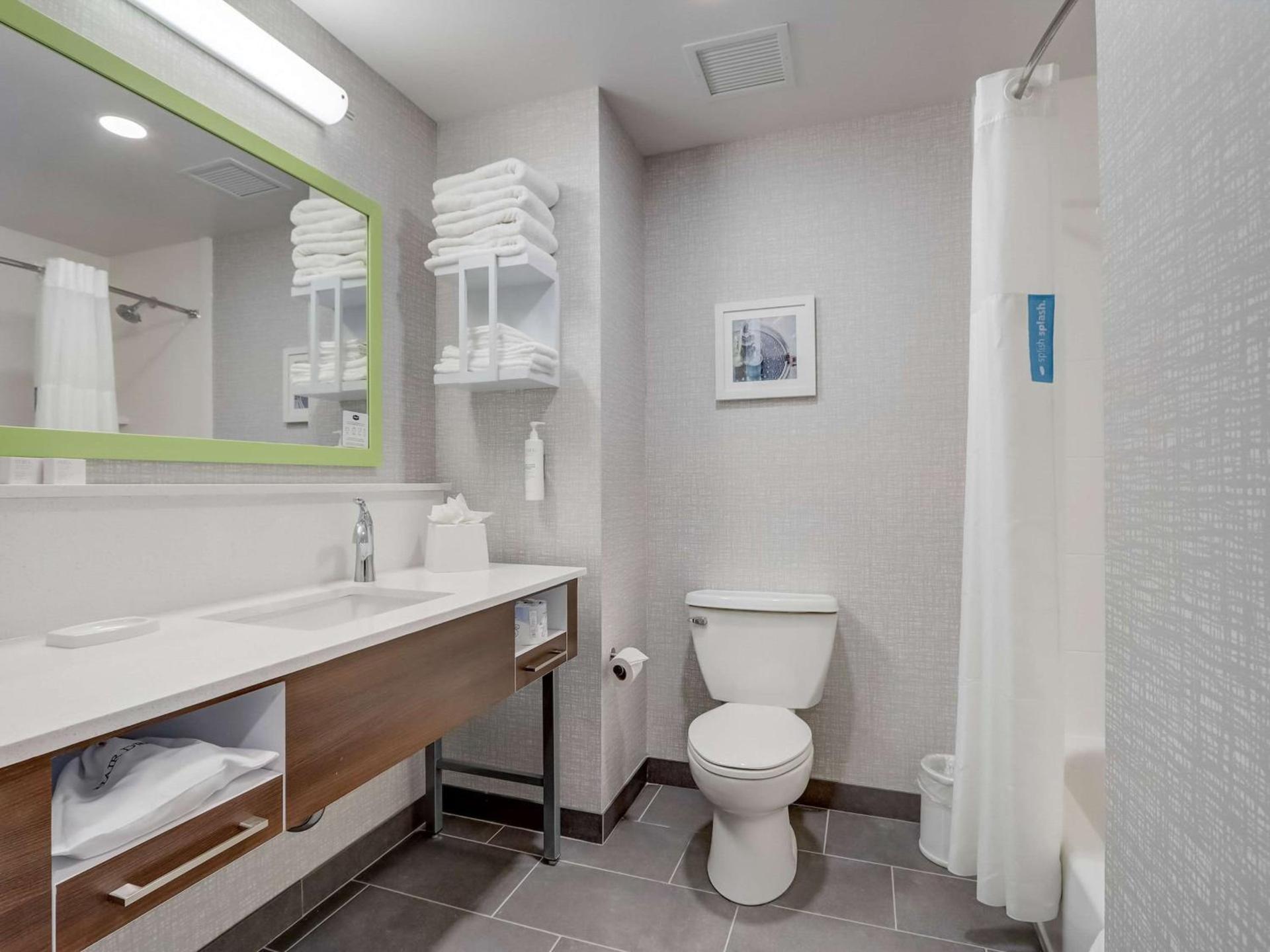 Hampton Inn & Suites Cincinnati Midtown Rookwood photo 56