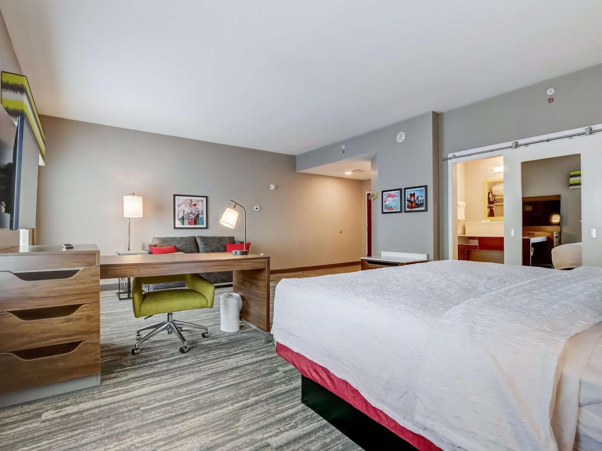 Hampton Inn & Suites Cincinnati Midtown Rookwood photo 60
