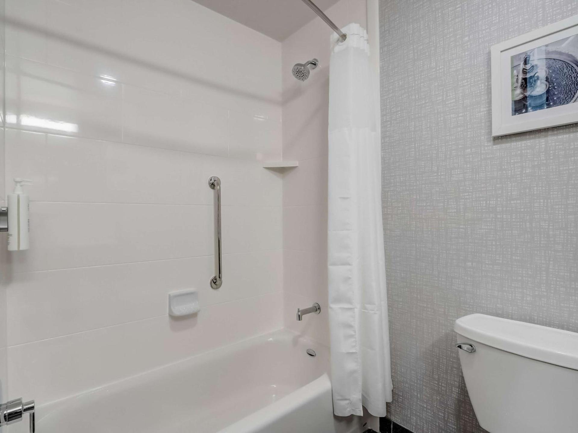 Hampton Inn & Suites Cincinnati Midtown Rookwood photo 65