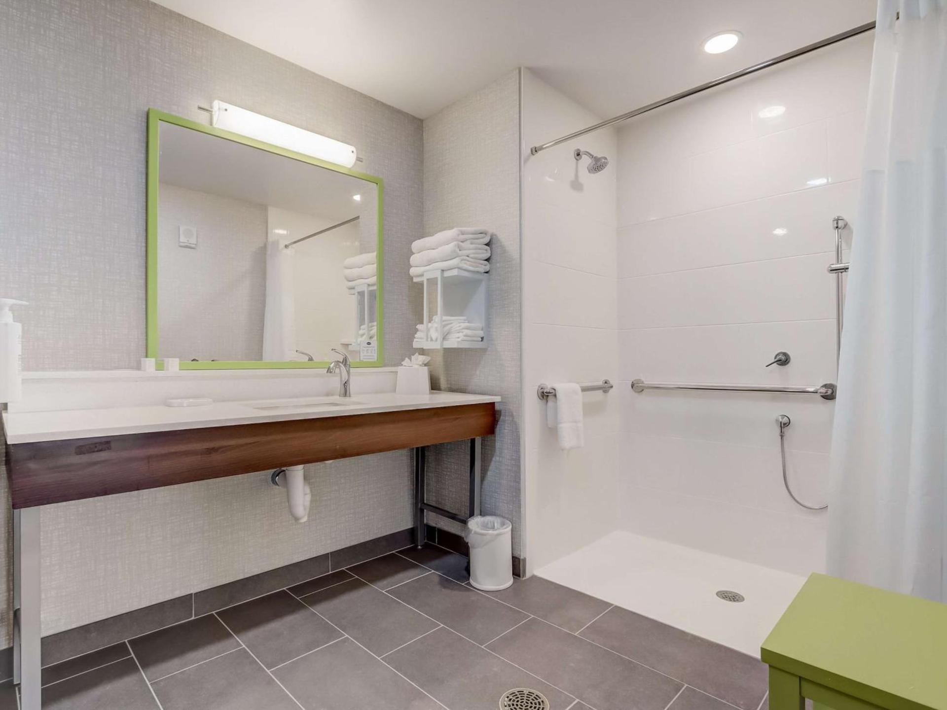 Hampton Inn & Suites Cincinnati Midtown Rookwood photo 67