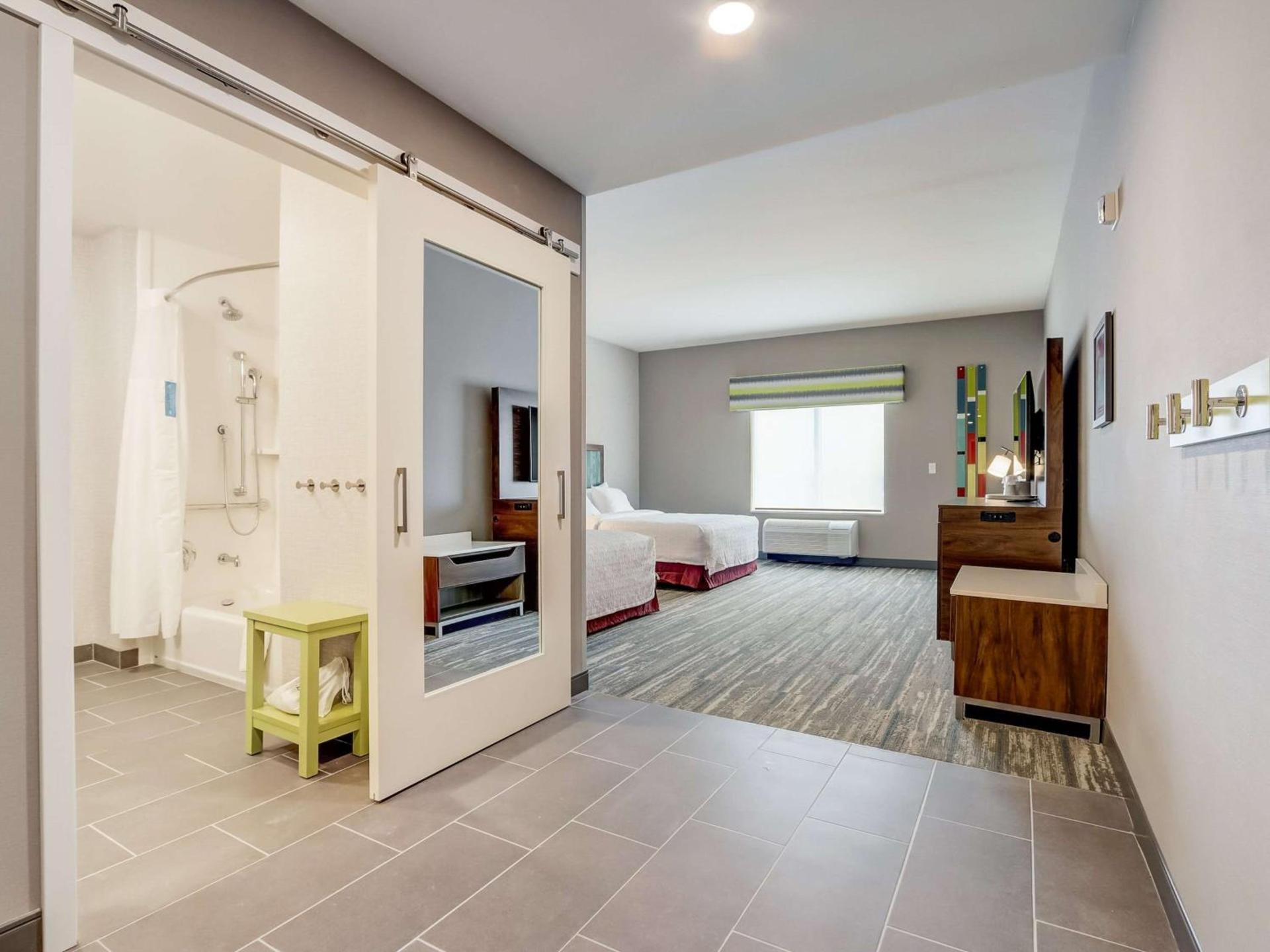 Hampton Inn & Suites Cincinnati Midtown Rookwood photo 68
