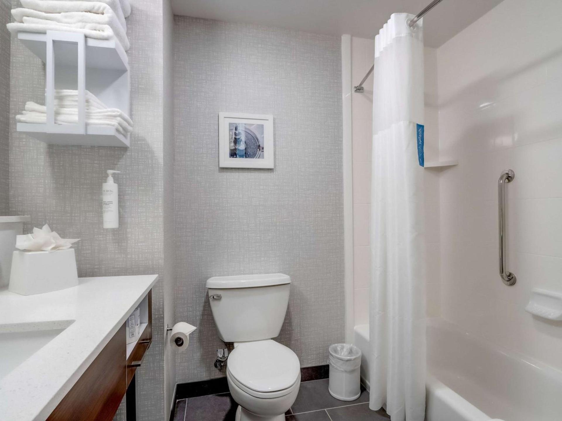Hampton Inn & Suites Cincinnati Midtown Rookwood photo 78