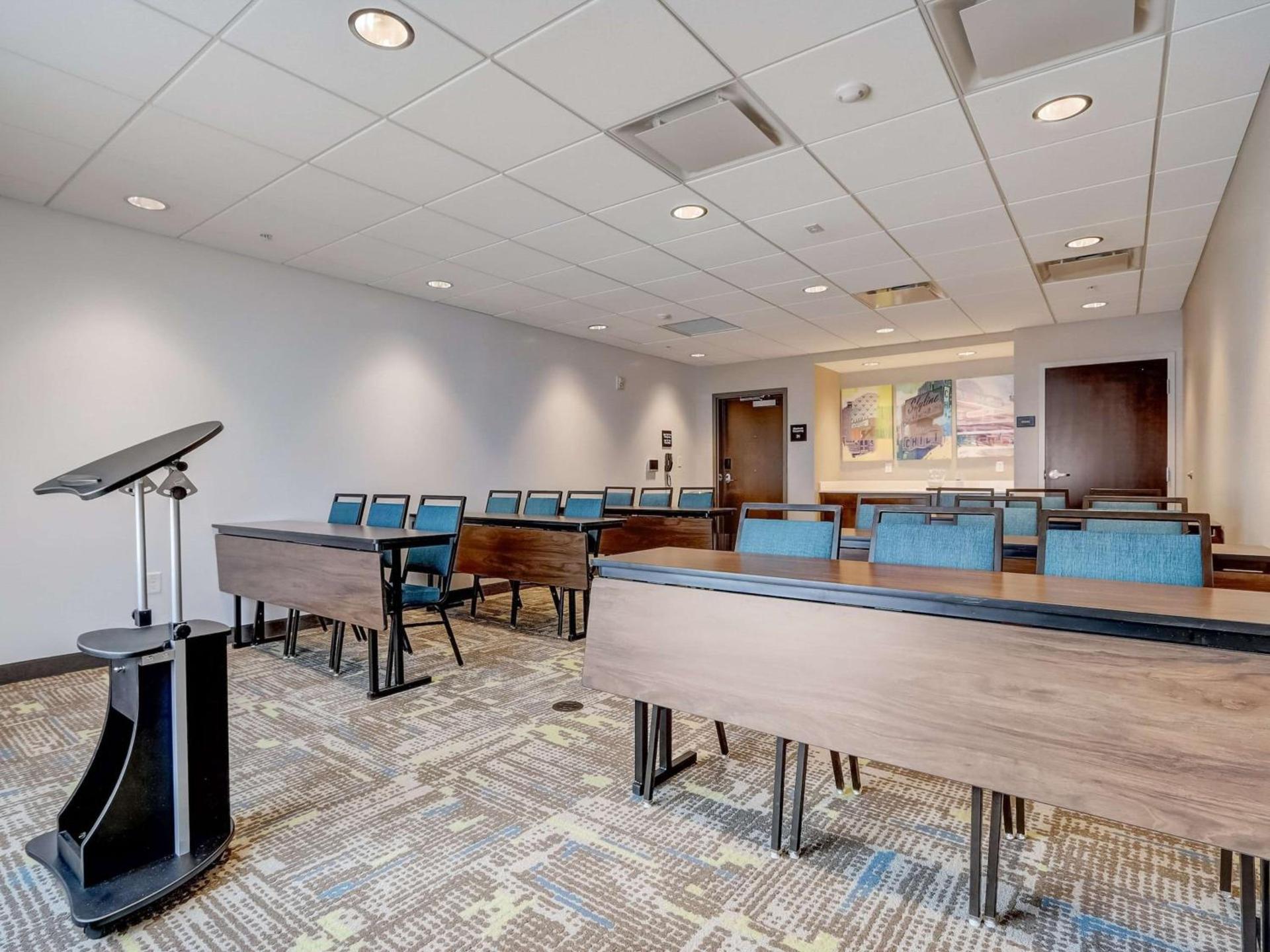 Hampton Inn & Suites Cincinnati Midtown Rookwood photo 82