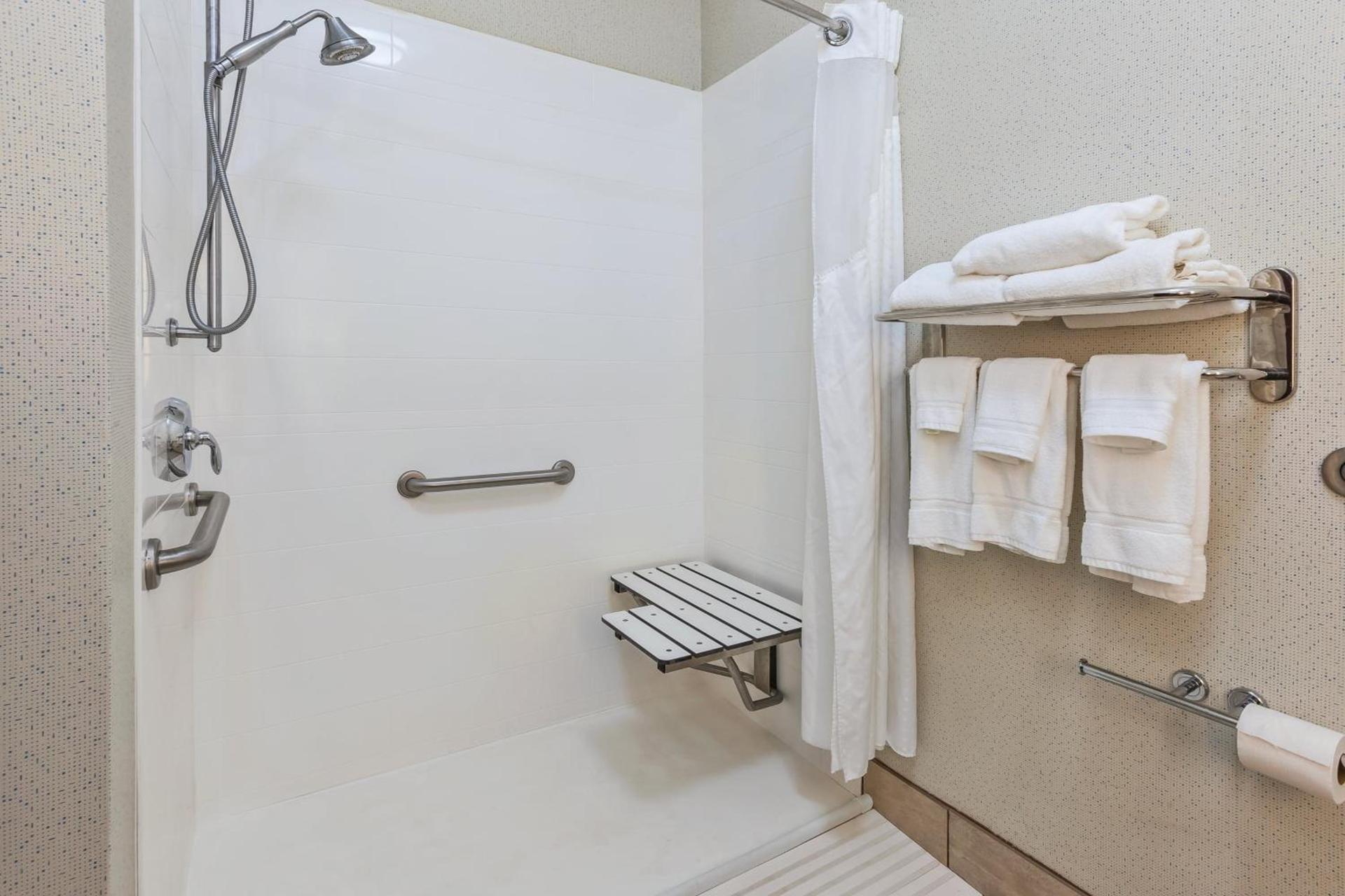 Holiday Inn Express Hotel & Suites Cleveland-Richfield by IHG photo 22