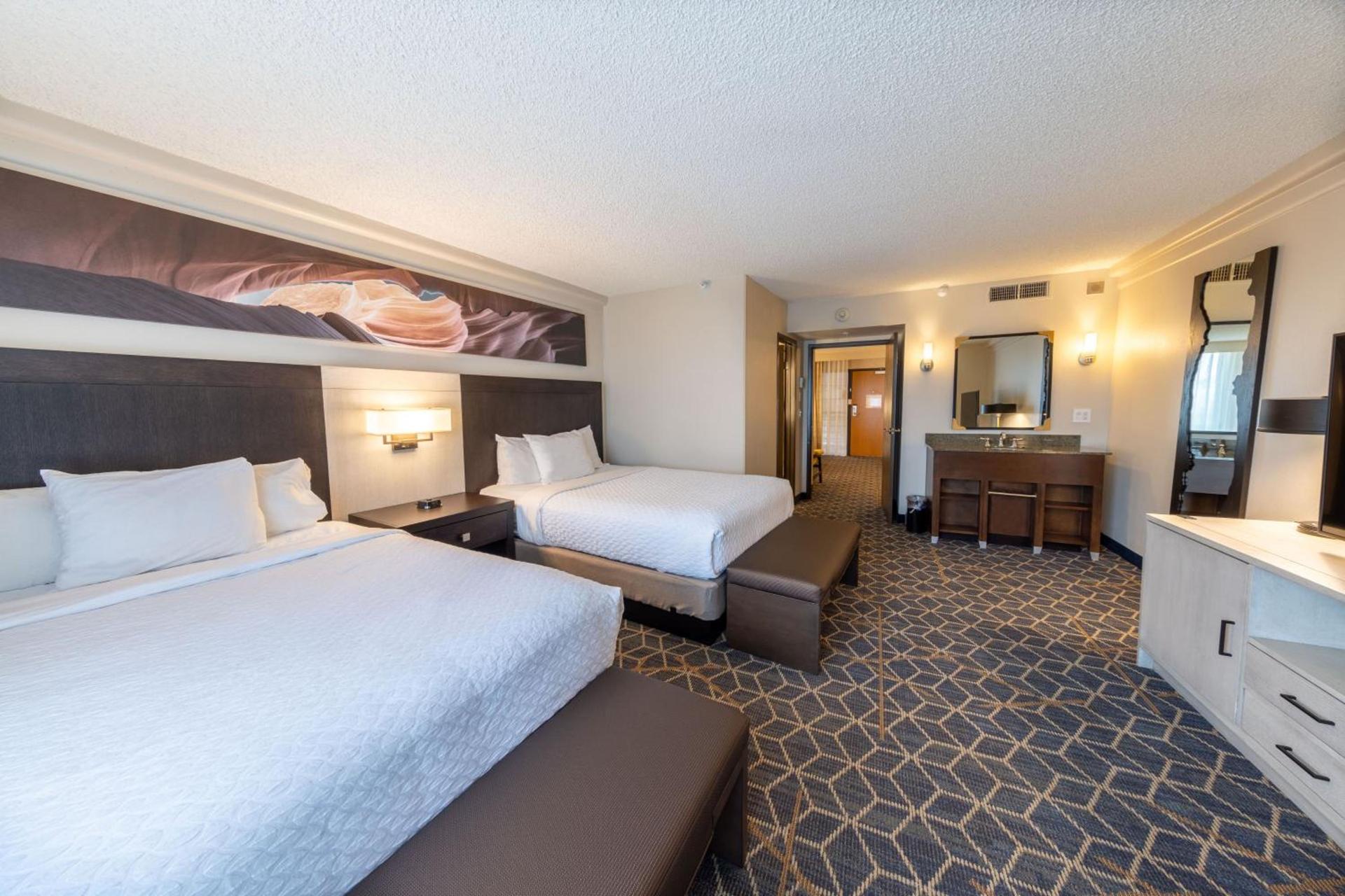 Embassy Suites by Hilton Phoenix Biltmore photo 63
