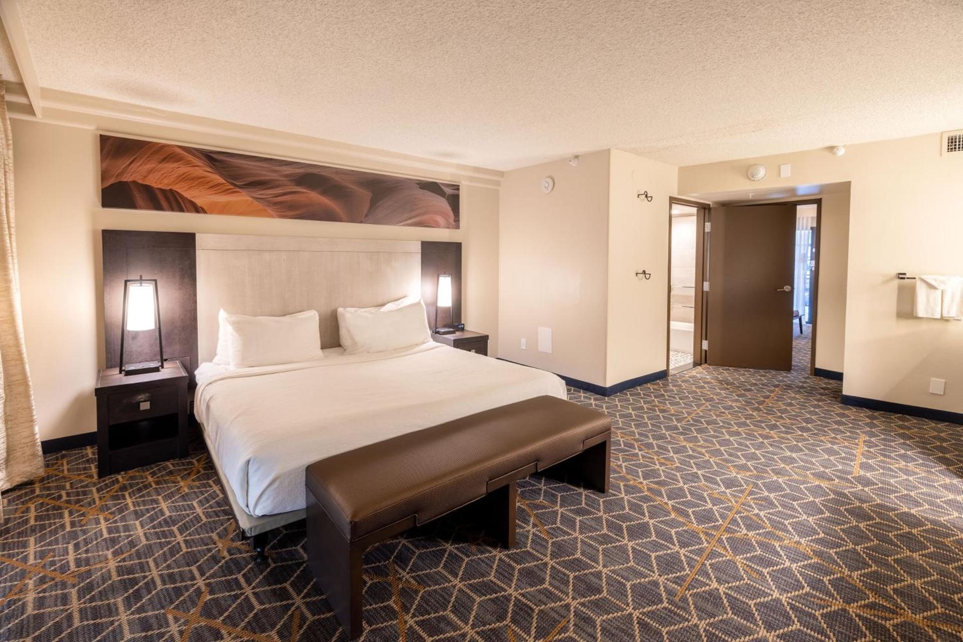 Embassy Suites by Hilton Phoenix Biltmore photo 64