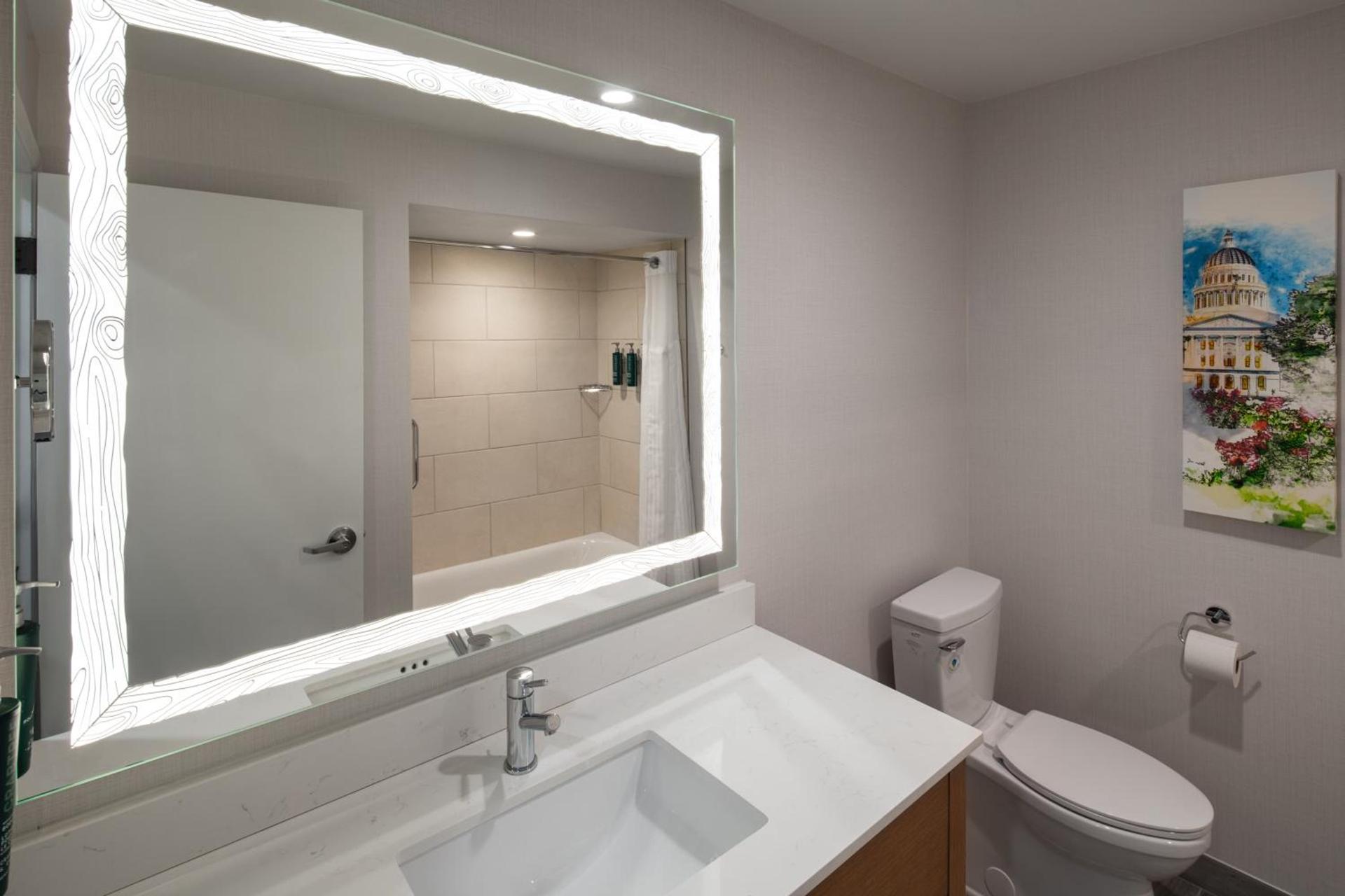 DoubleTree By Hilton Sacramento photo 65