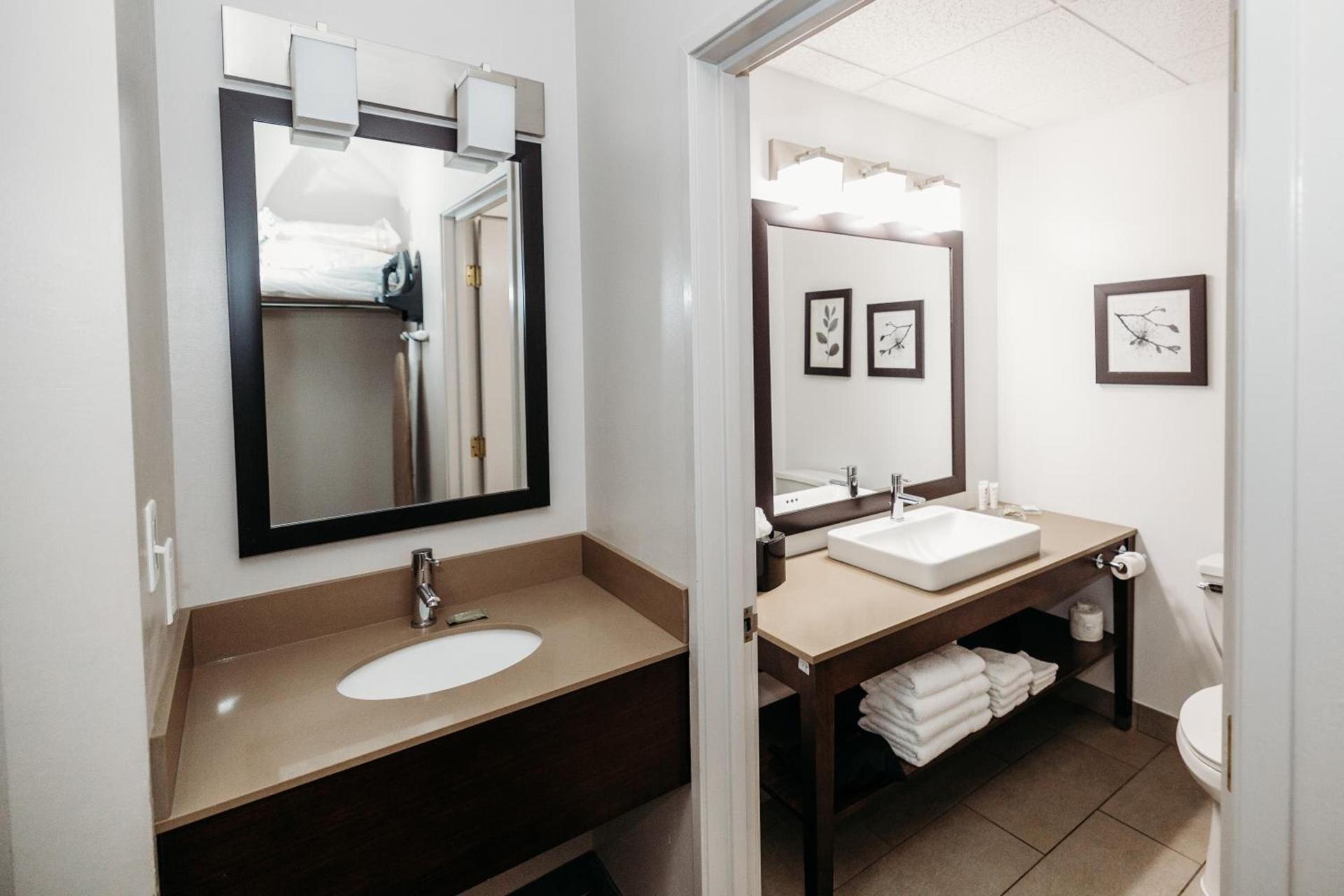 Parkview Inn & Suites, Lancaster Amish Country, PA photo 31