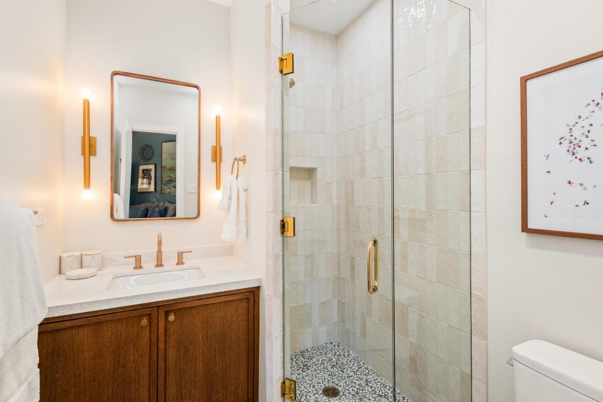 Independence Square 205, Stylish Hotel Room with AC, Great Location in Aspen photo 13