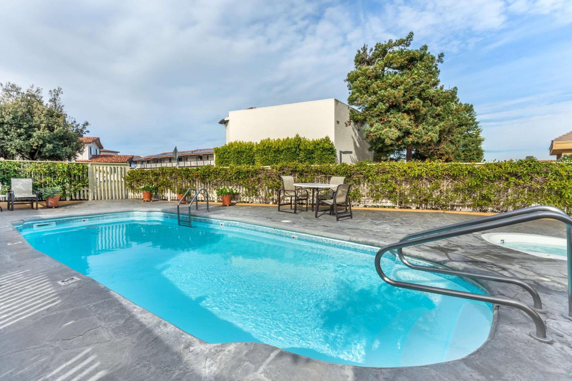 Best Western Plus Monterey Inn photo 59