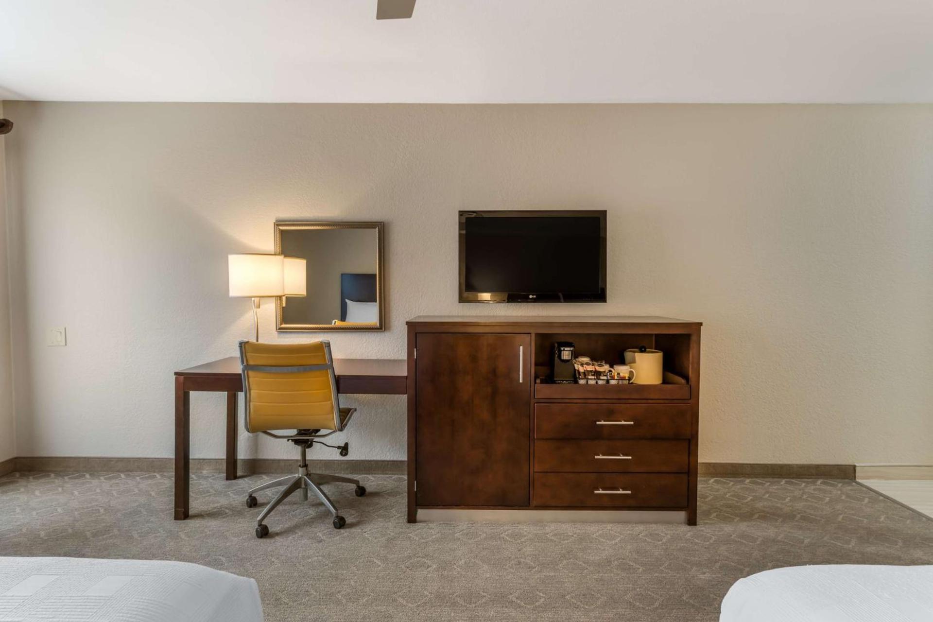 Best Western Plus Monterey Inn photo 38