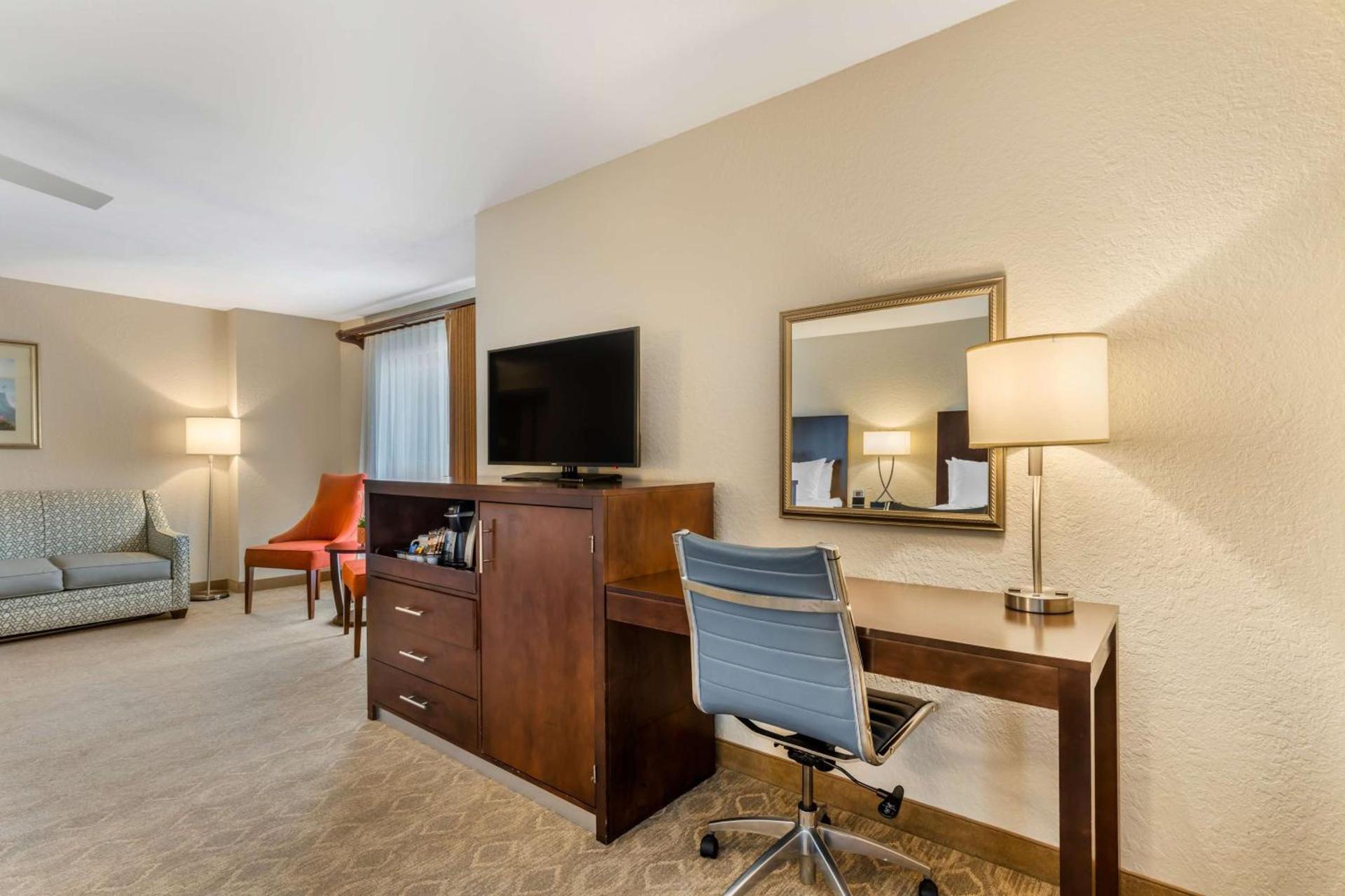 Best Western Plus Monterey Inn photo 39